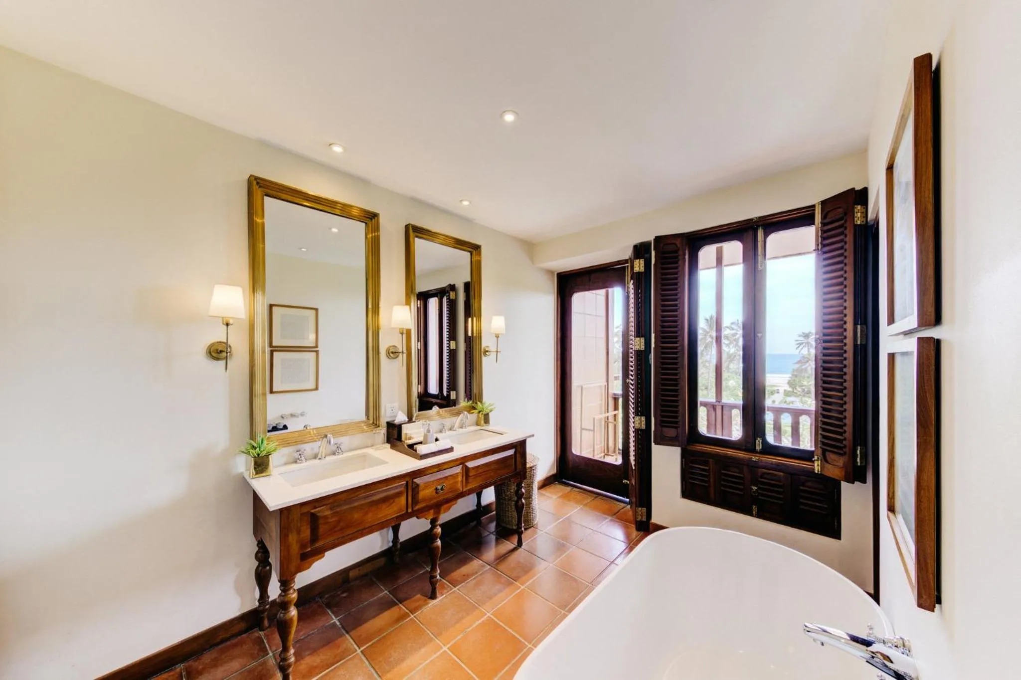 Bathroom, Bed in Cinnamon Bentota Beach - Signature Selection