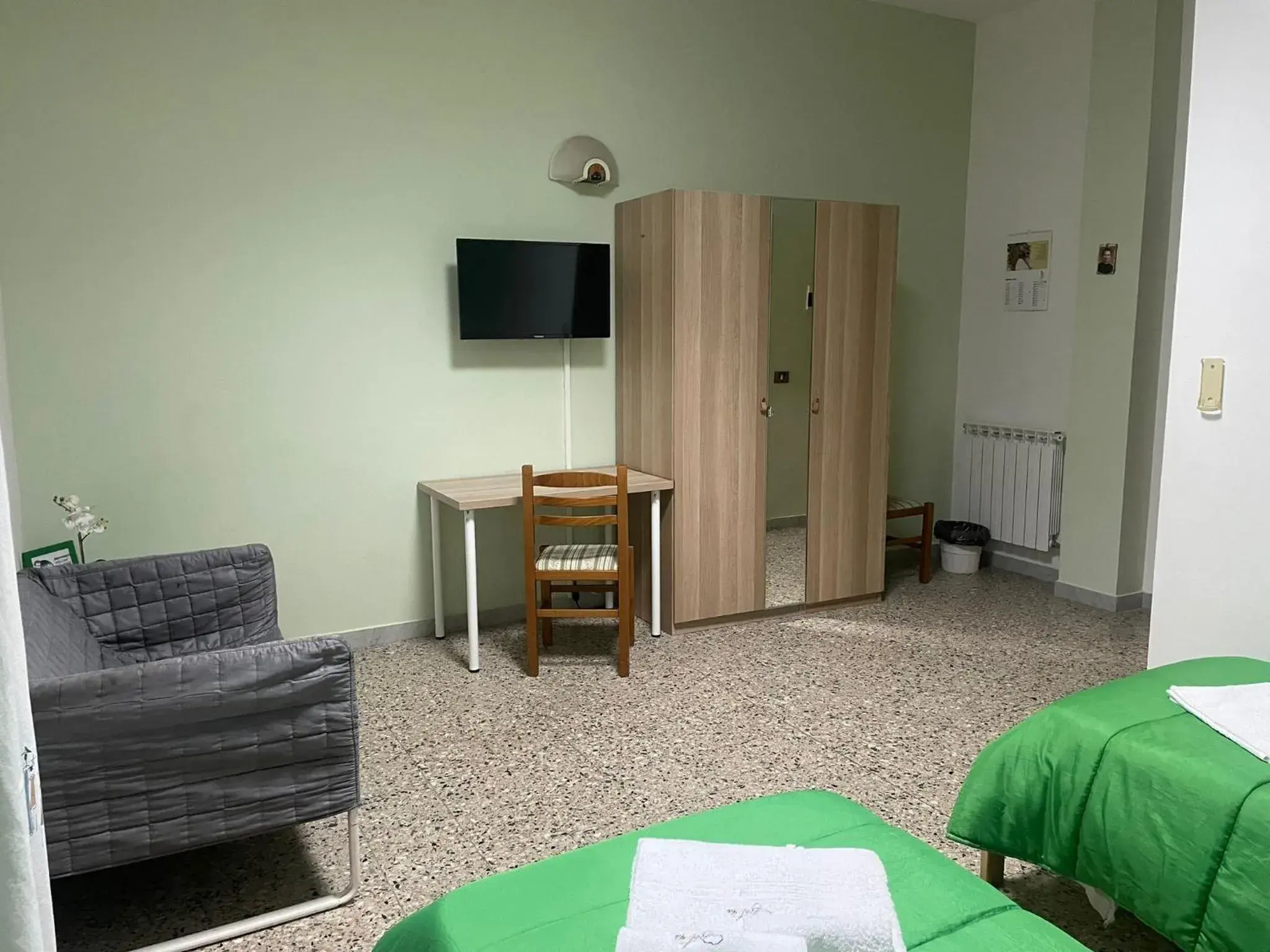 Large Double or Twin Room in Beteyà Hostel Don Bosco Large Double or Twin Room in Beteyà Hostel Don Bosco