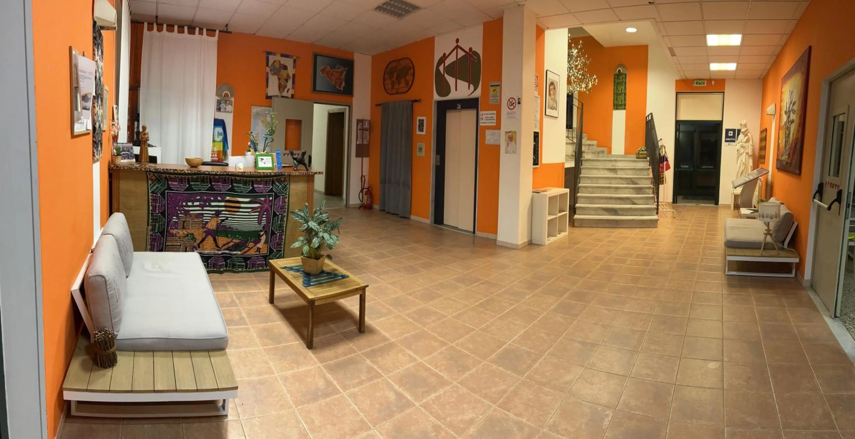 Lobby or reception in Beteyà Hostel Don Bosco