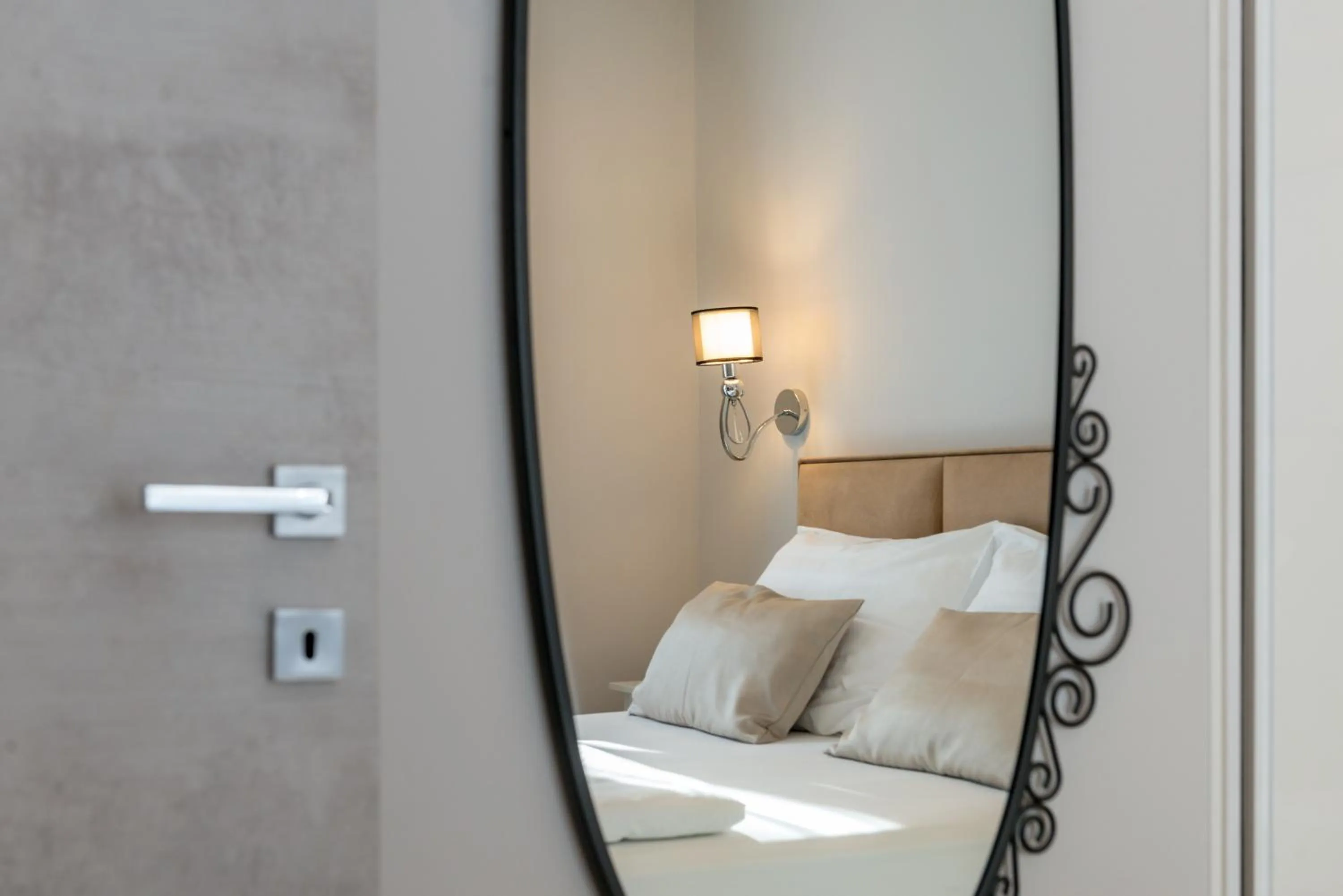 Decorative detail, Bed in Piano Suites