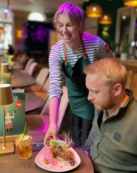 Restaurant/places to eat in Hotel De Villa