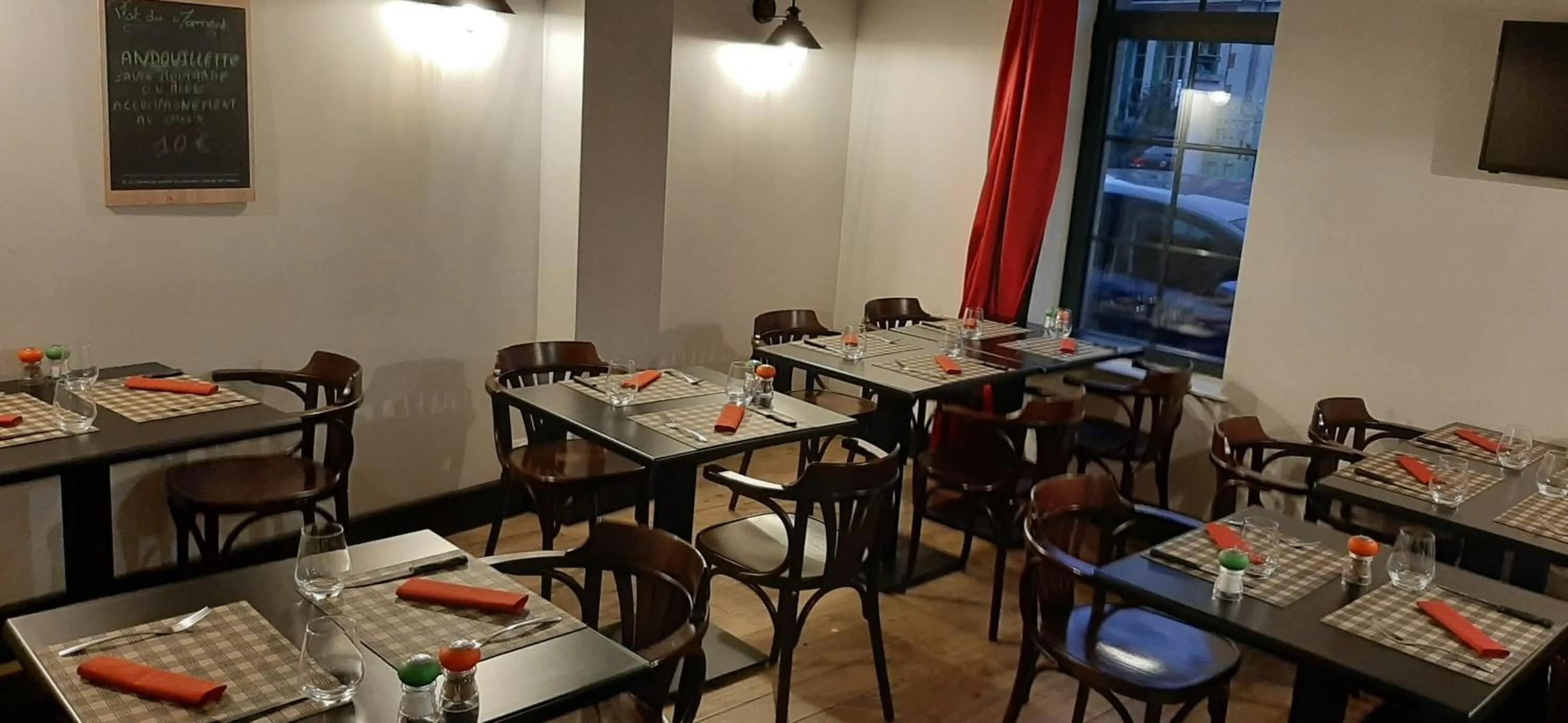 Restaurant/places to eat in Hôtel Casabianca