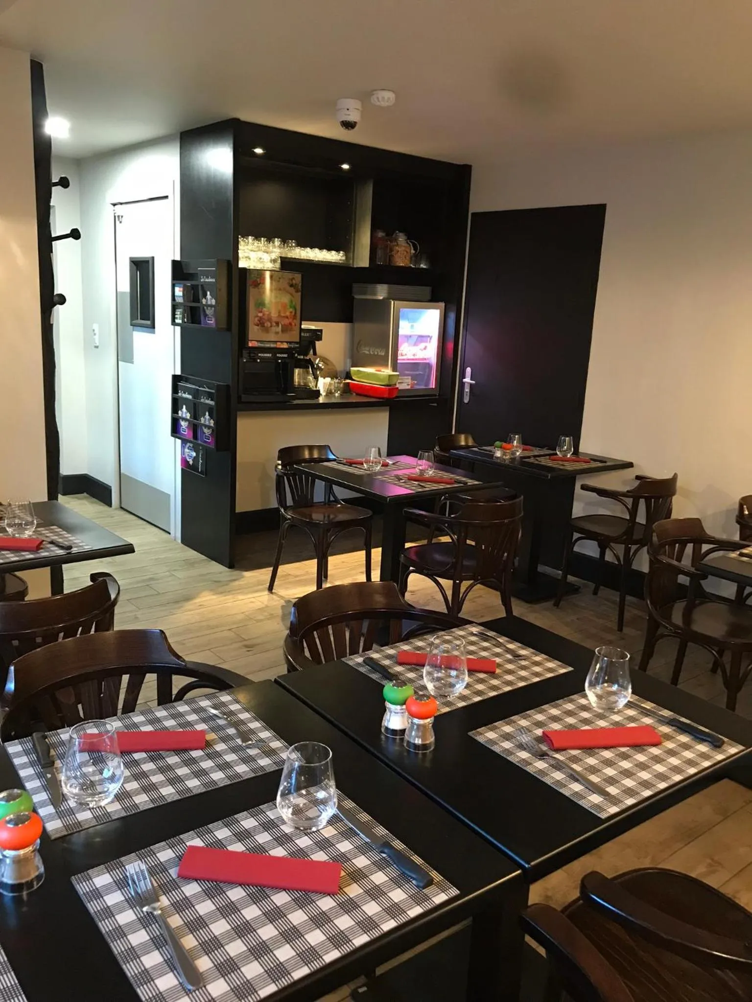 Restaurant/places to eat in Hôtel Casabianca