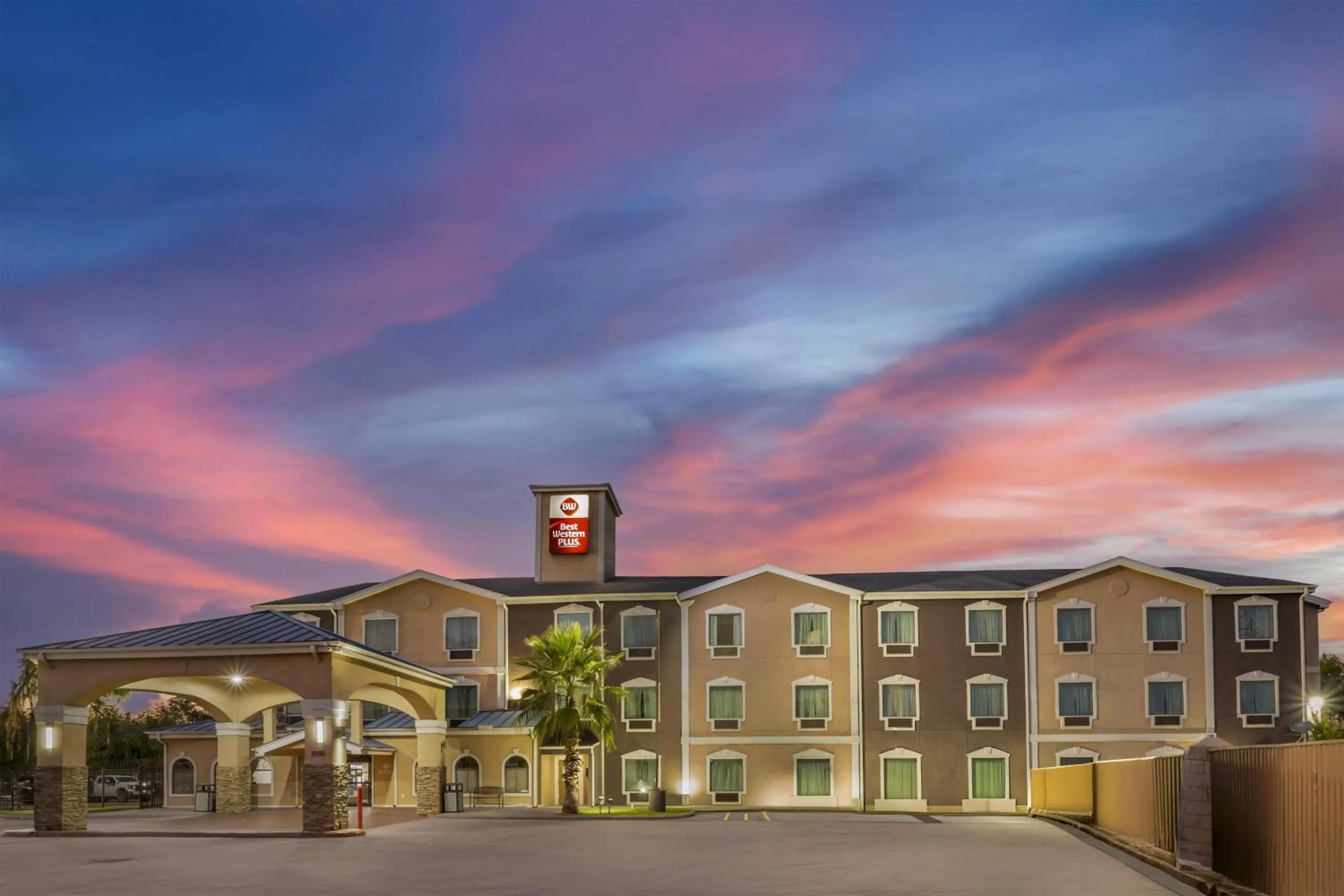 Property building in Best Western Plus Heritage Inn & Suites Houston,Pasadena,Deer Park,Channelview