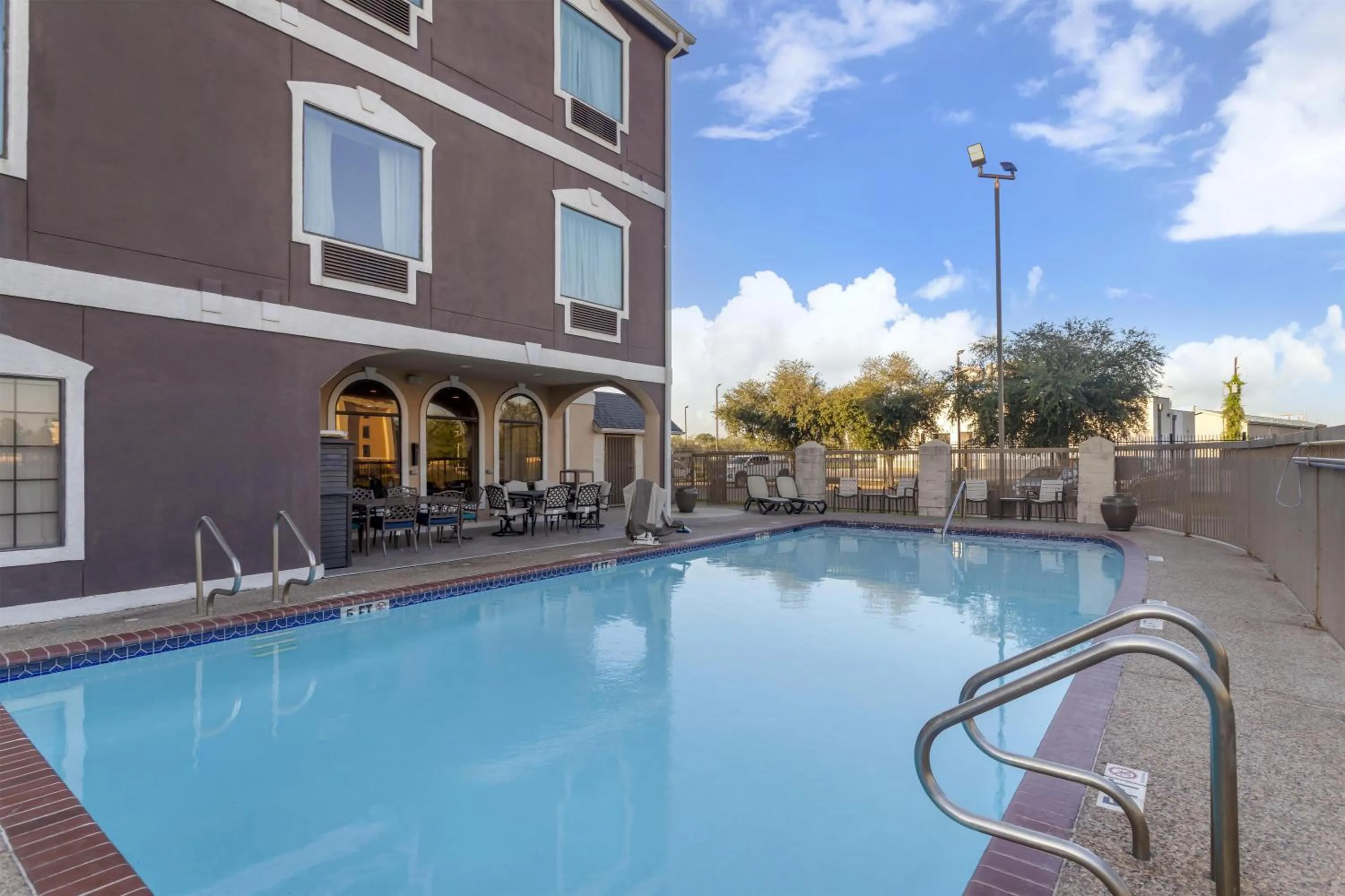 Pool view in Best Western Plus Heritage Inn & Suites Houston,Pasadena,Deer Park,Channelview