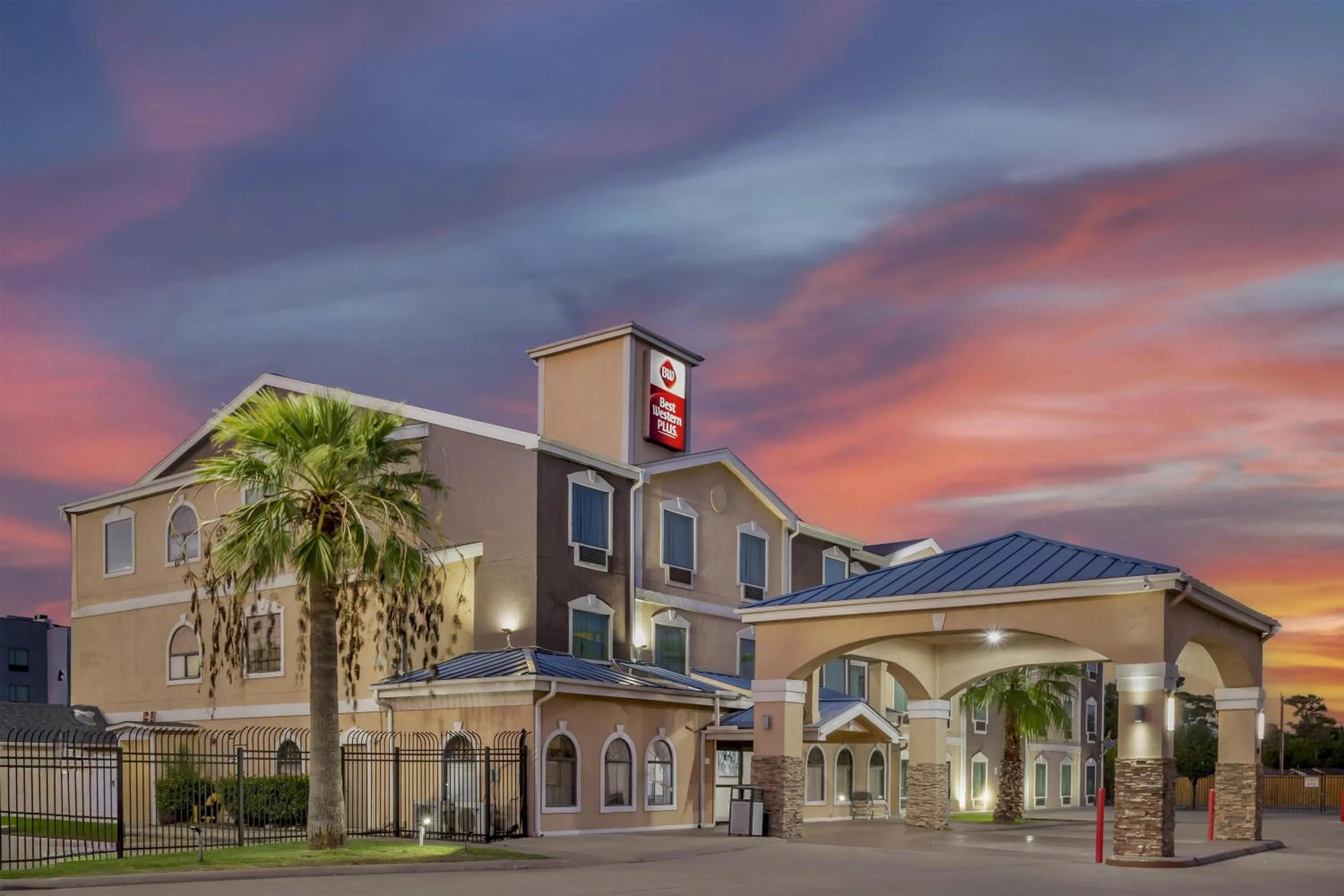 Property building in Best Western Plus Heritage Inn & Suites Houston,Pasadena,Deer Park,Channelview