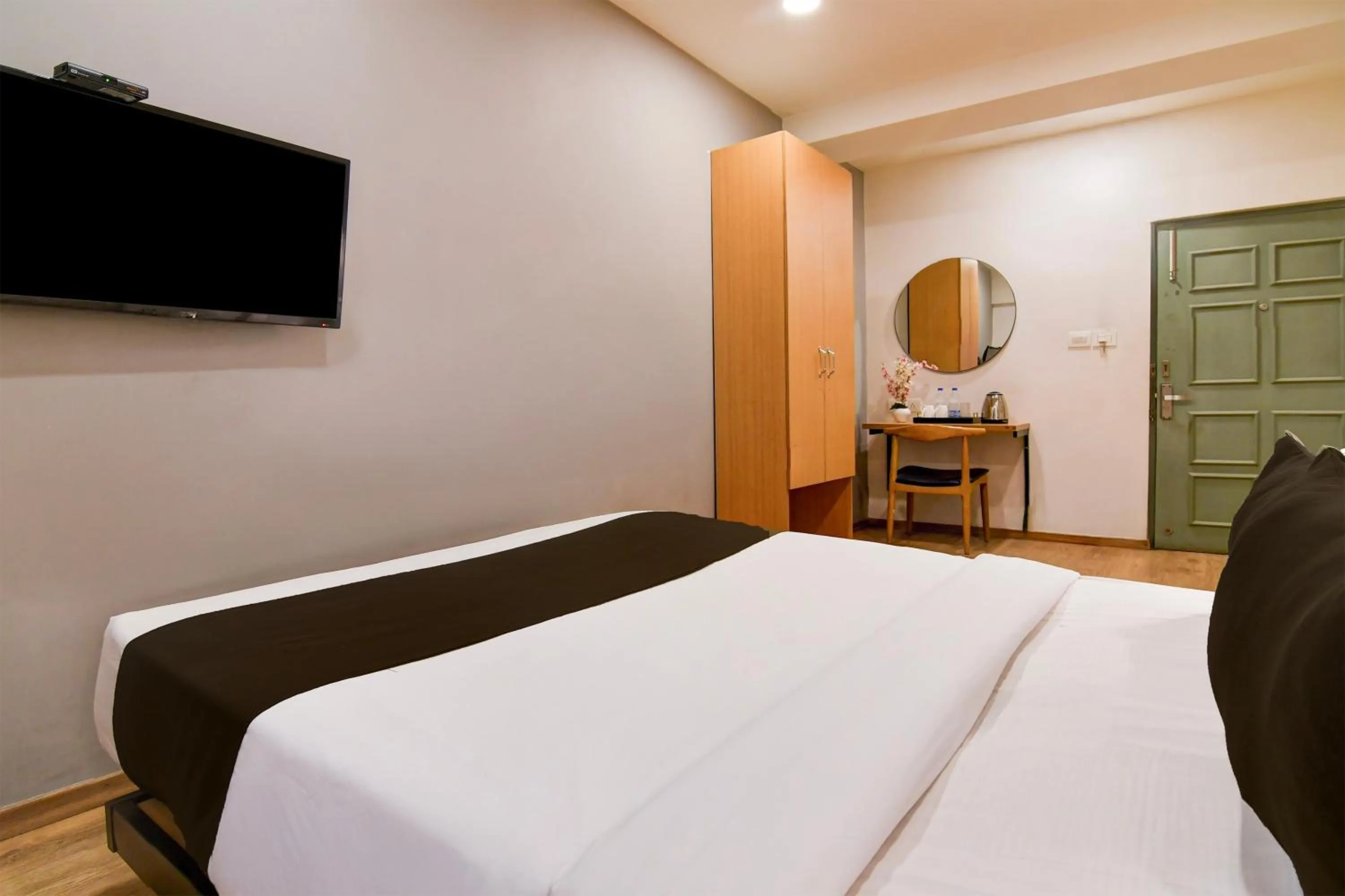 Bedroom, Bed in Super Townhouse VIP Road Formerly The Sky