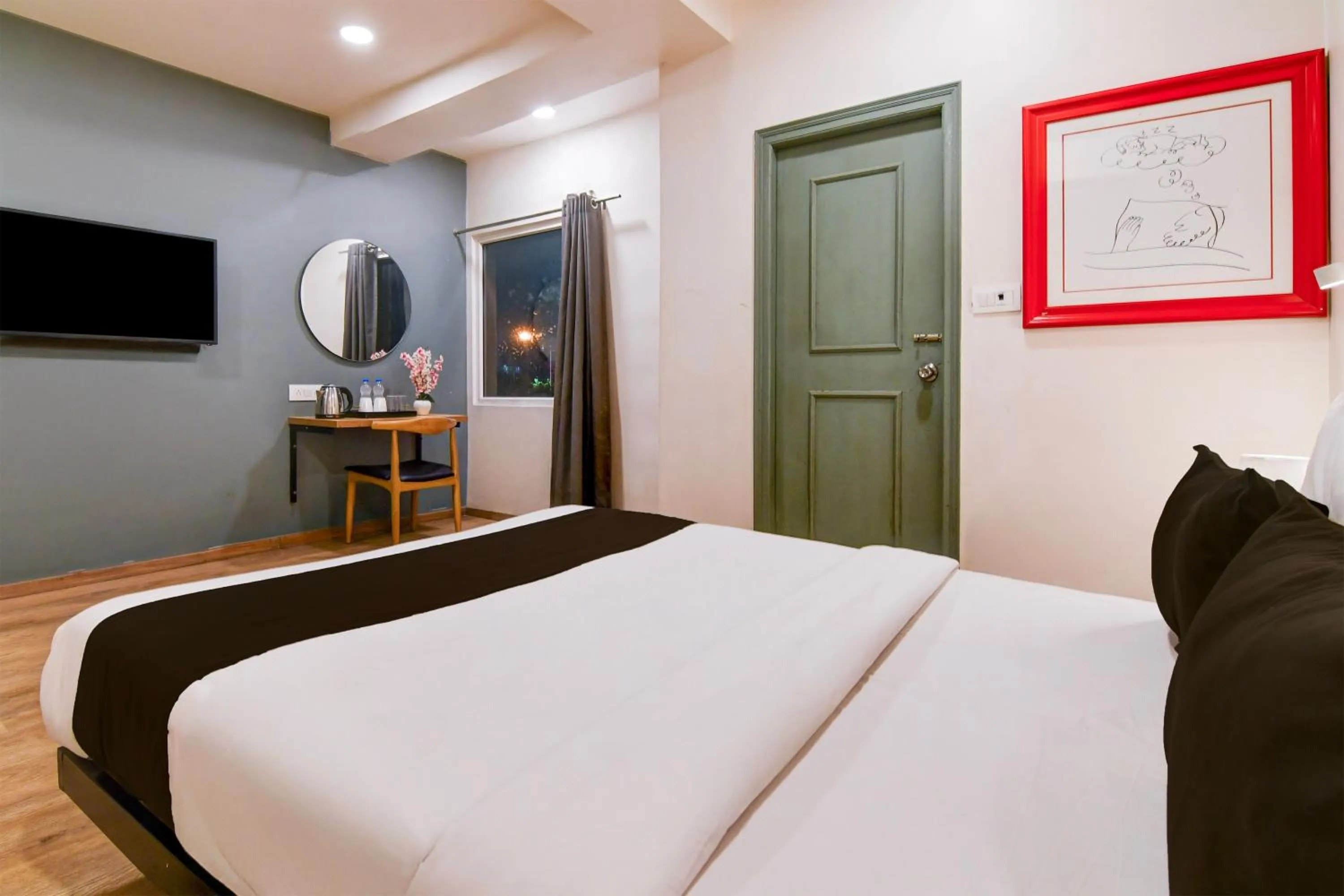 Bedroom, Bed in Super Townhouse VIP Road Formerly The Sky