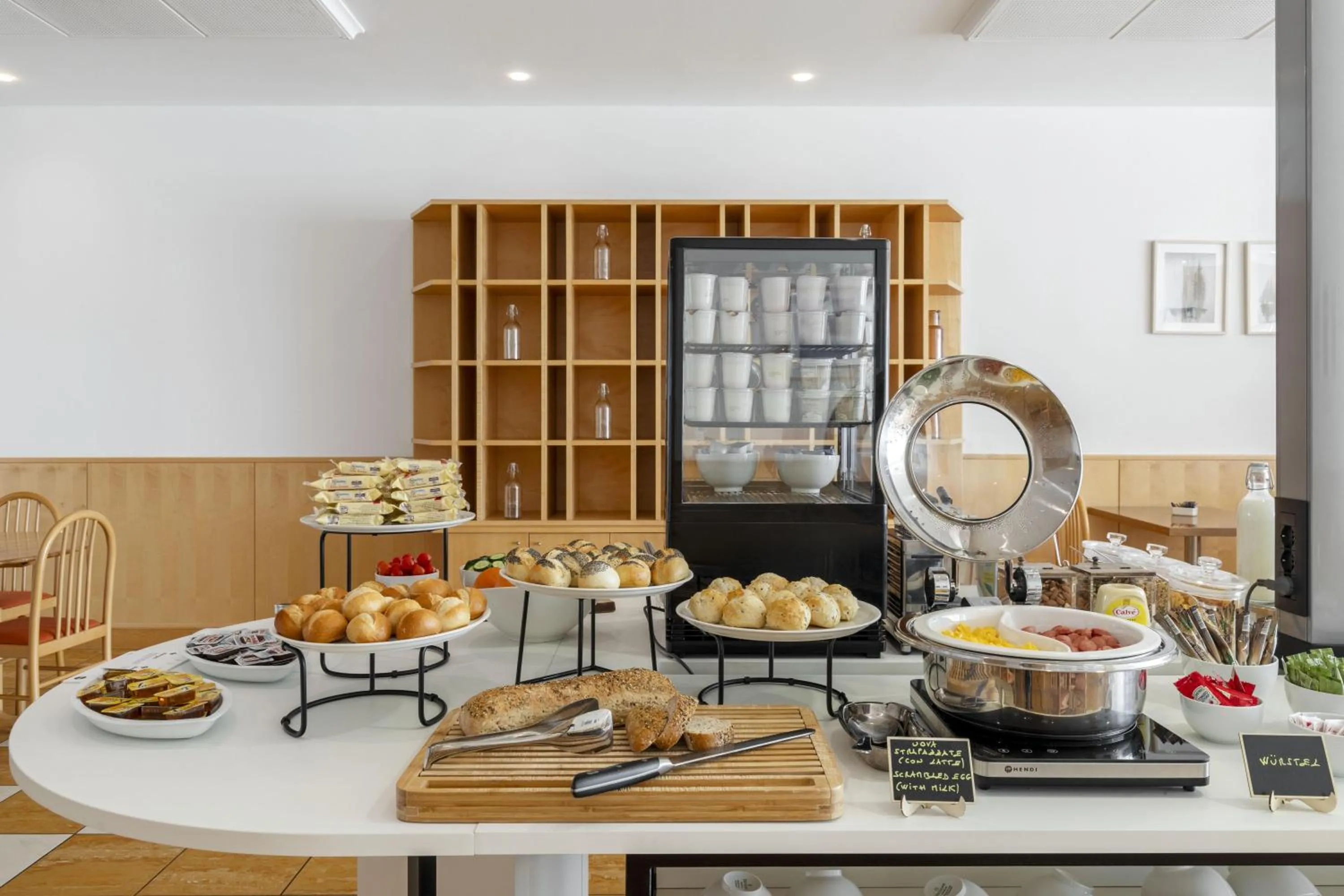 Restaurant/places to eat in B&B HOTEL Cuneo Cristal