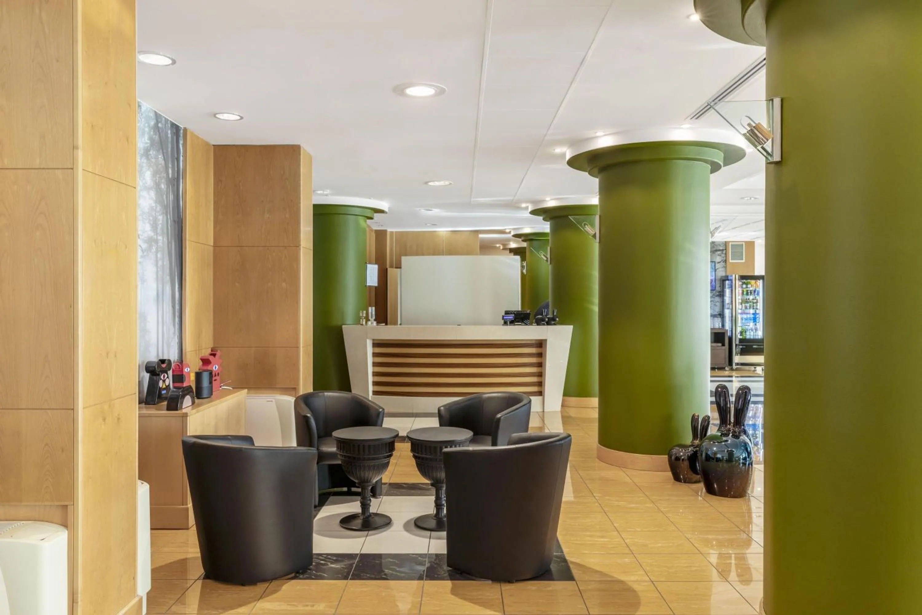 Lobby or reception in B&B HOTEL Cuneo Cristal