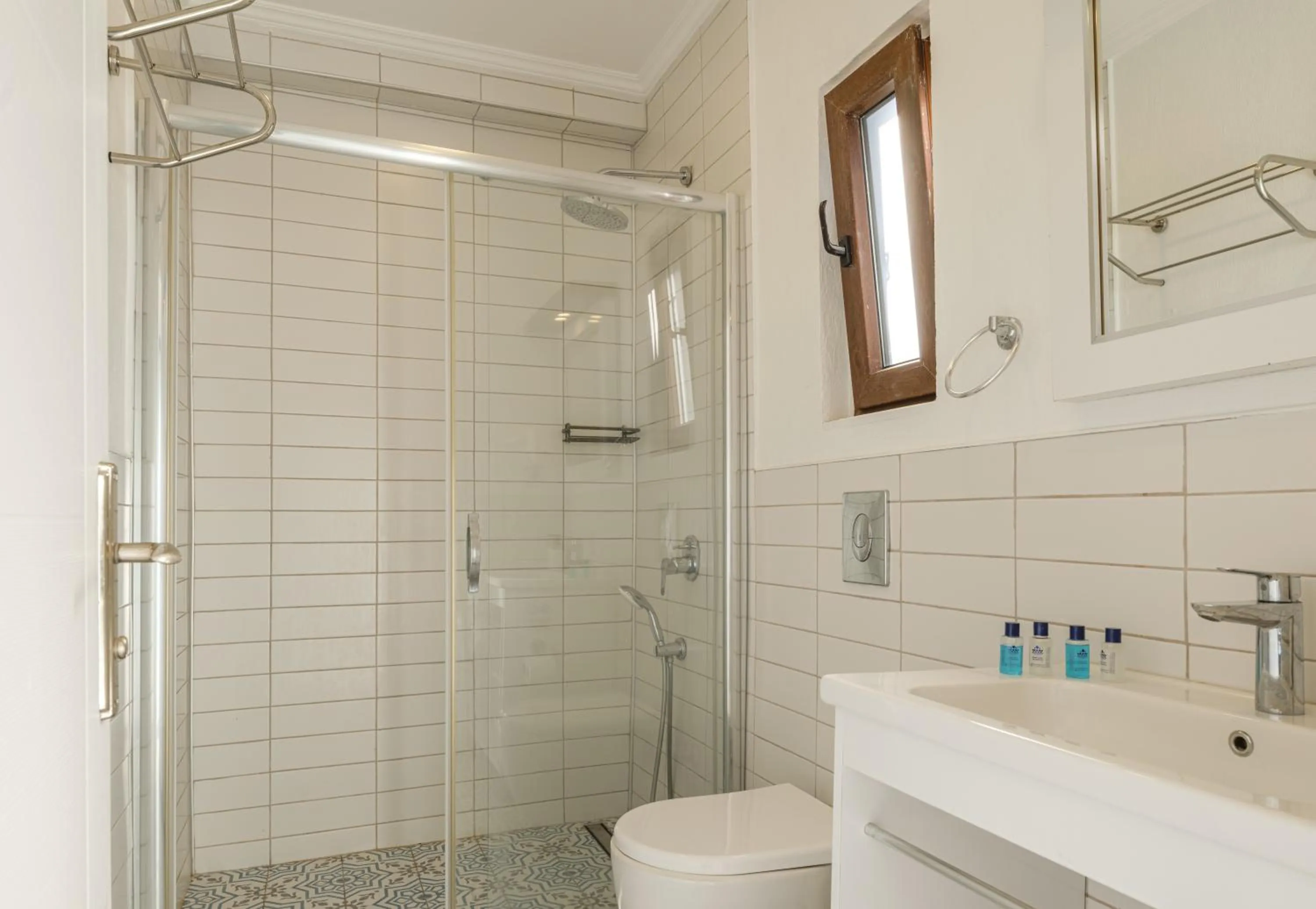 Shower in Sea Garden Kaş Hotel