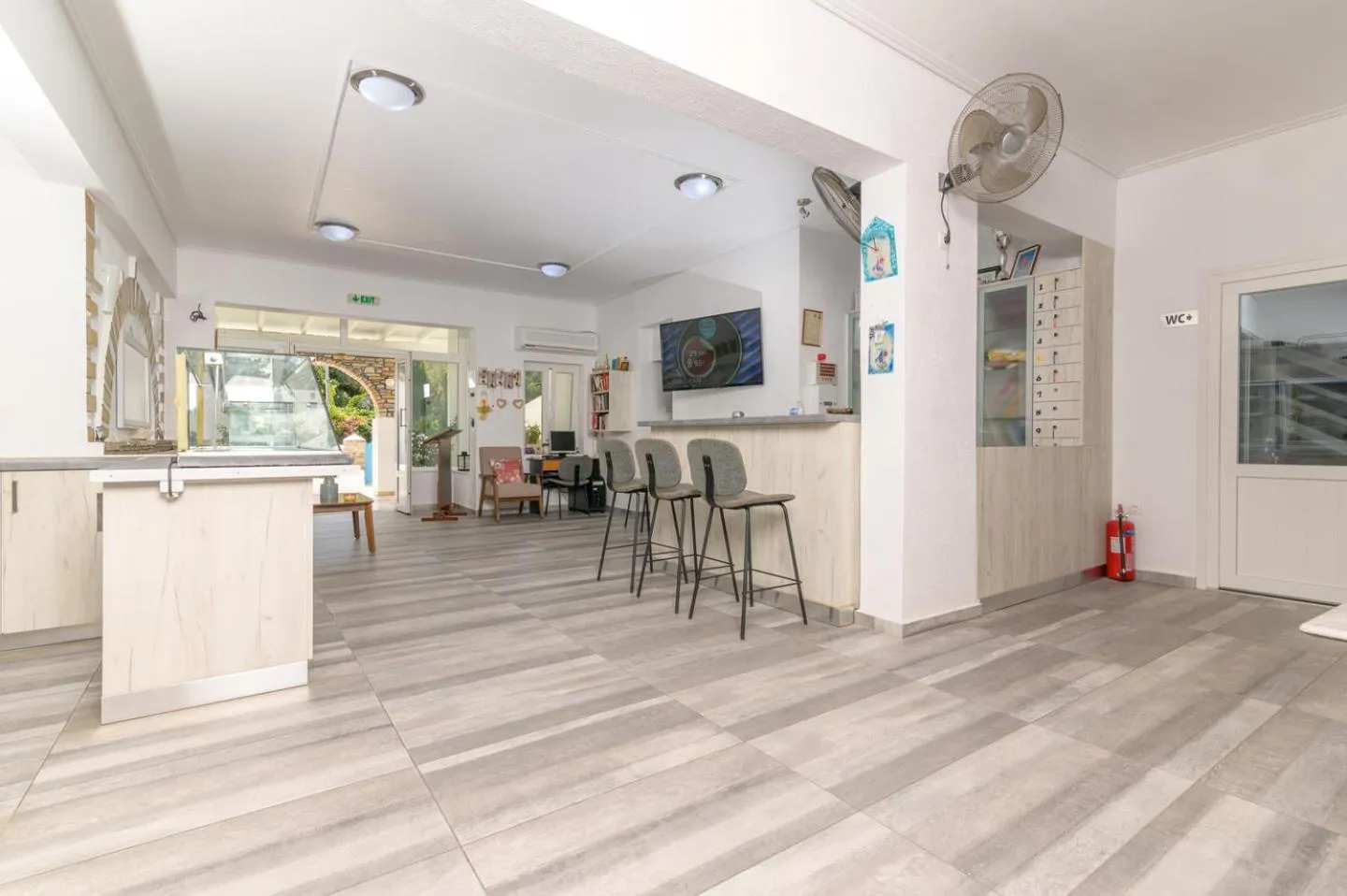 Seating area in Pavlos Place