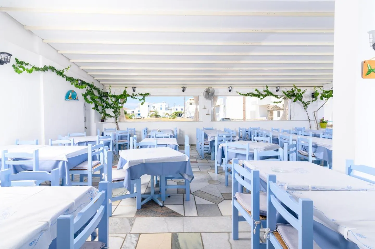 Restaurant/places to eat in Pavlos Place