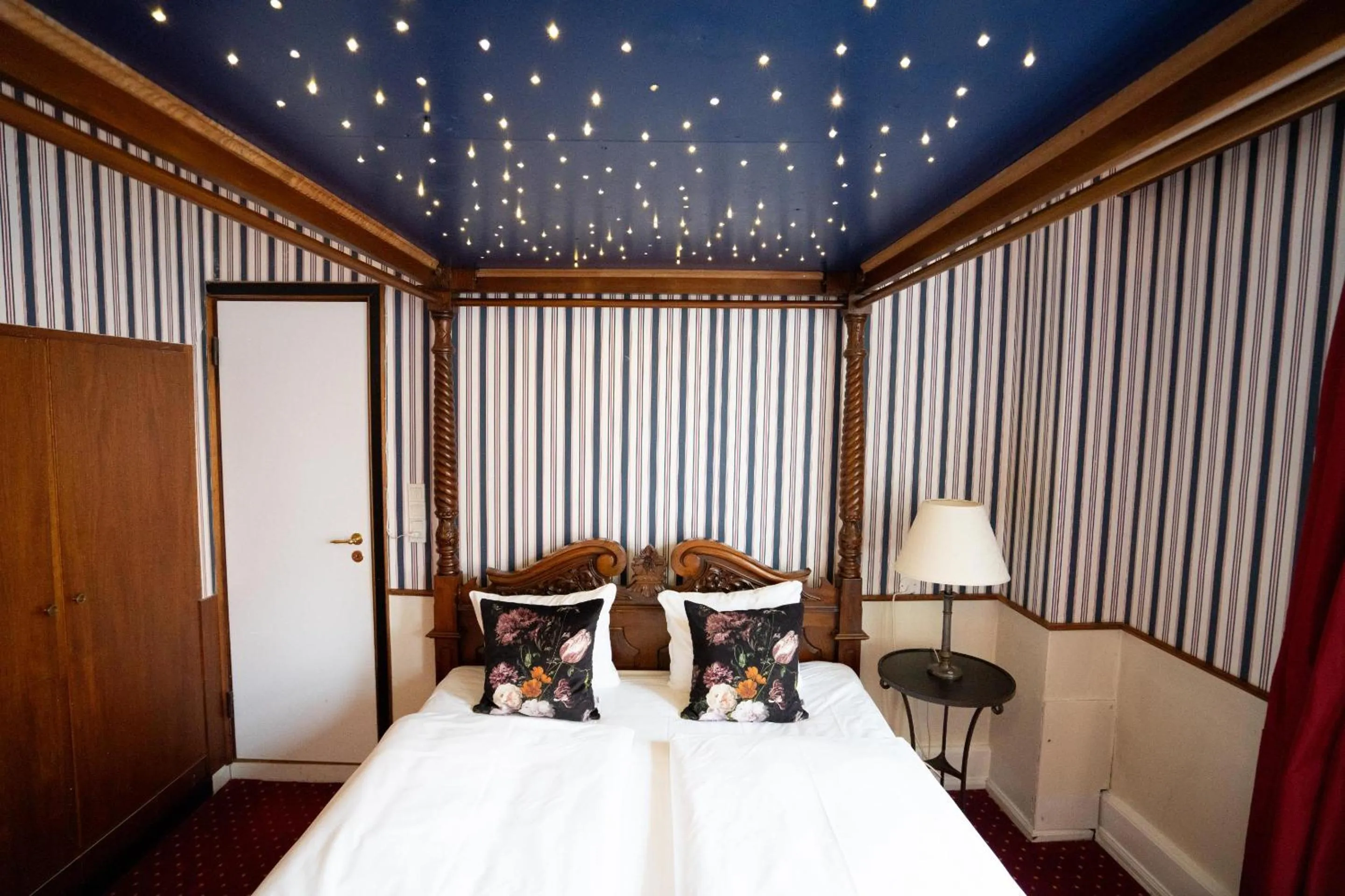 Bed in Hotel Vinhuset