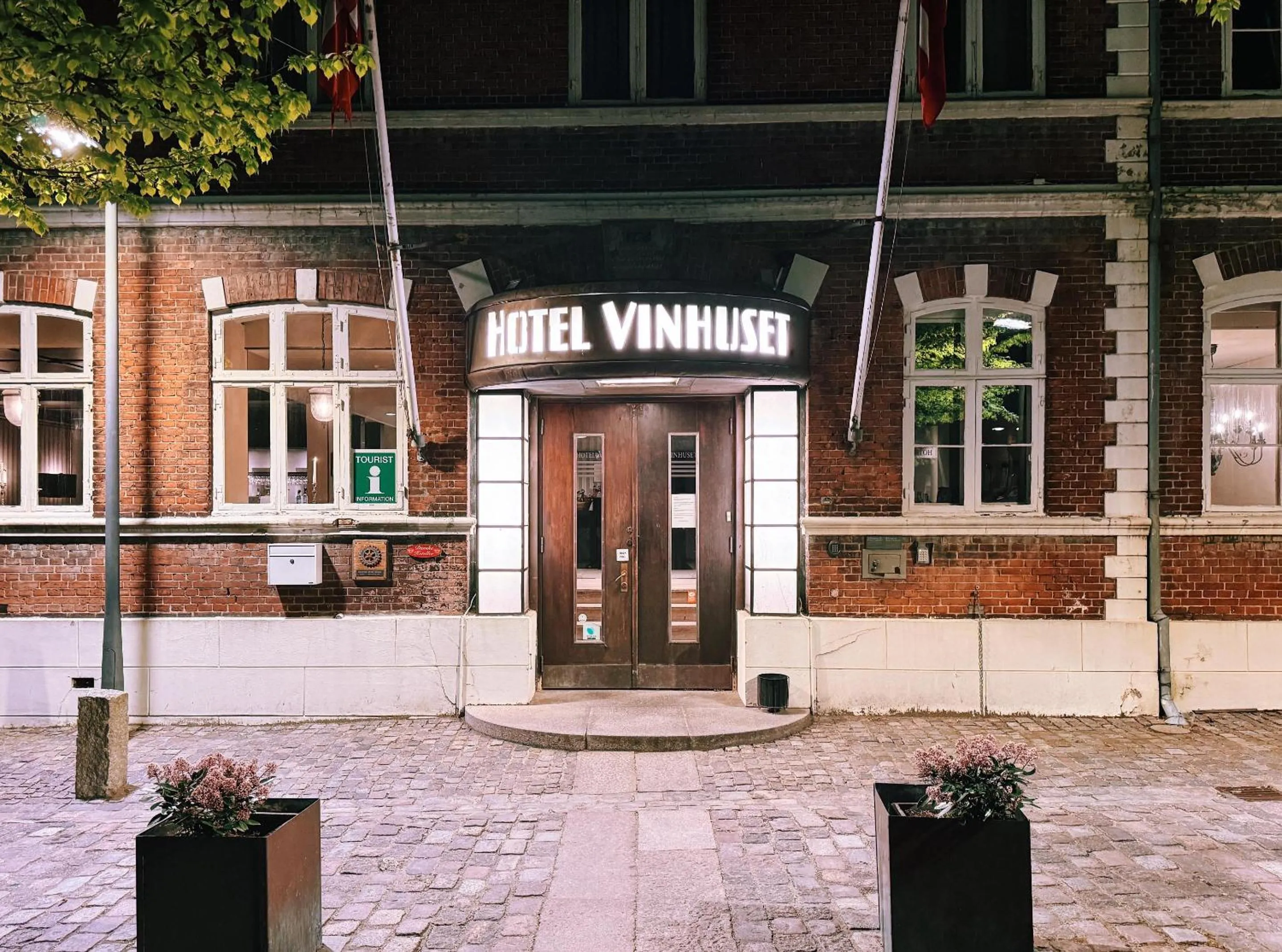 Property building in Hotel Vinhuset