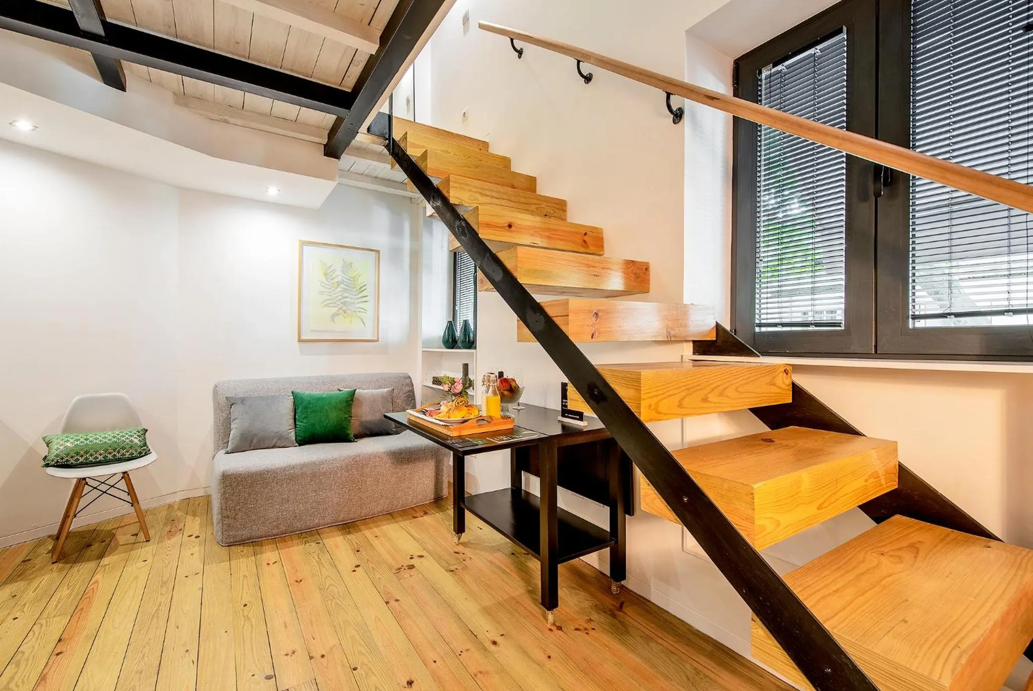 Dining area in Wake Up Famalicão