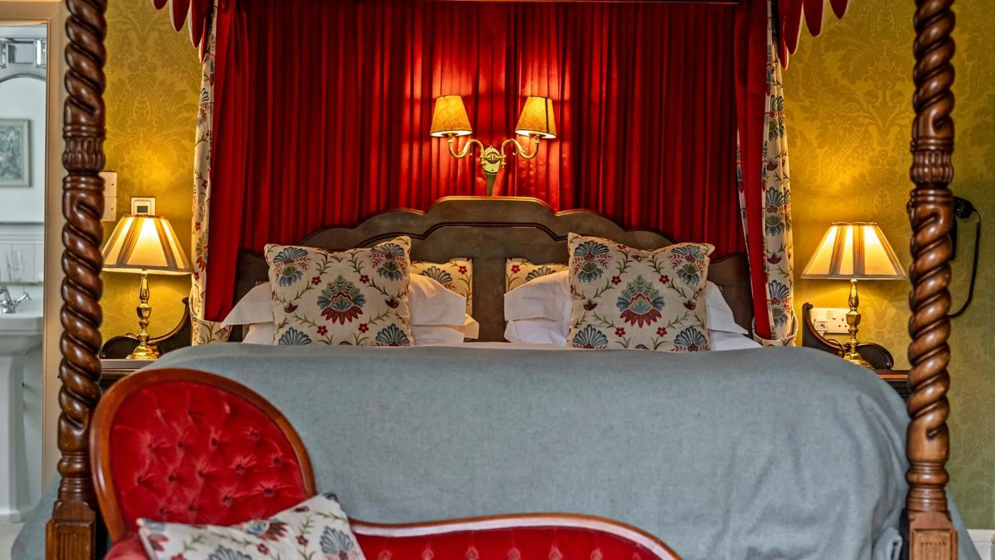 Bed in Bunchrew House Hotel