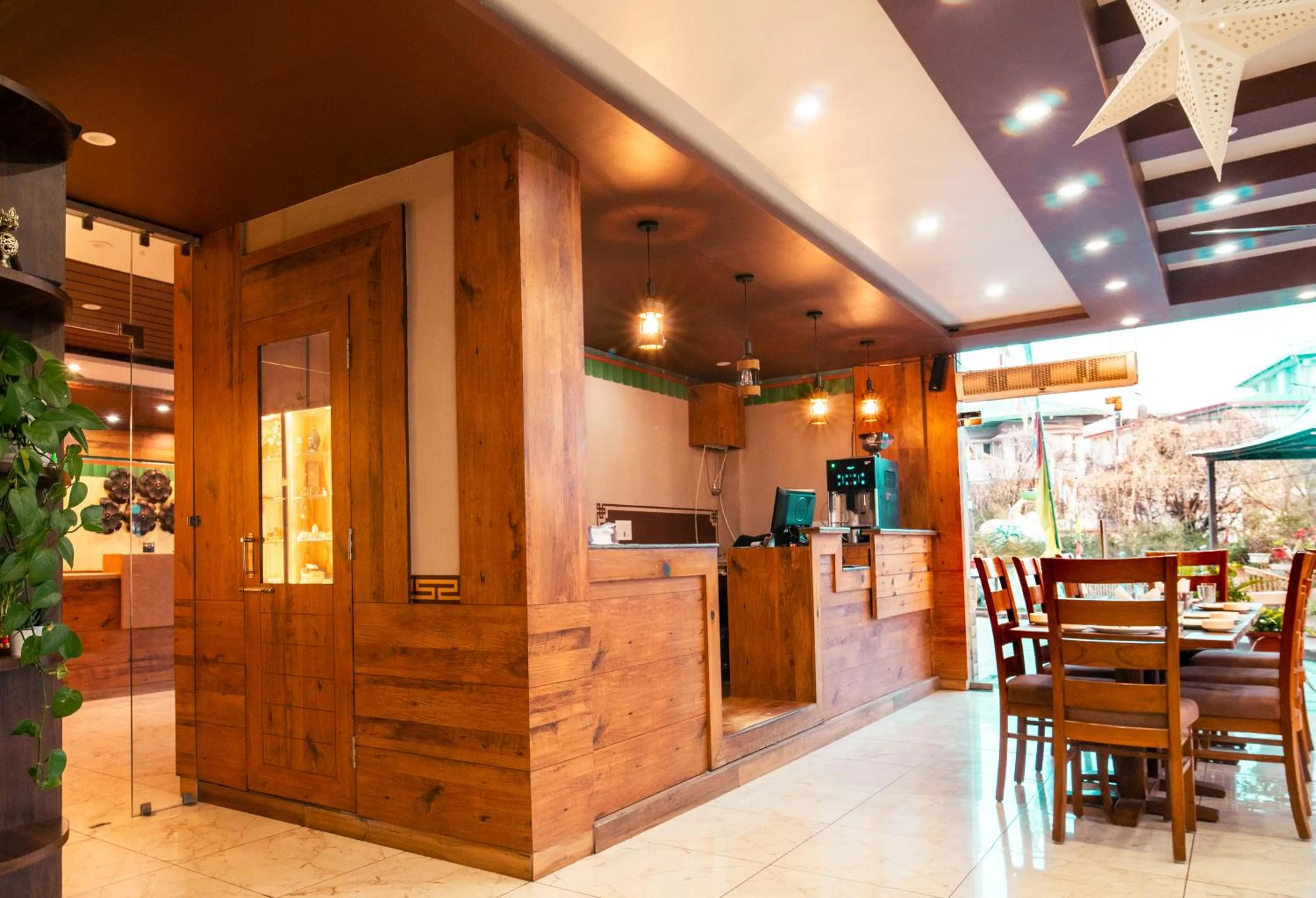 Restaurant/places to eat in Hotel Buddha House Himalayan Brothers