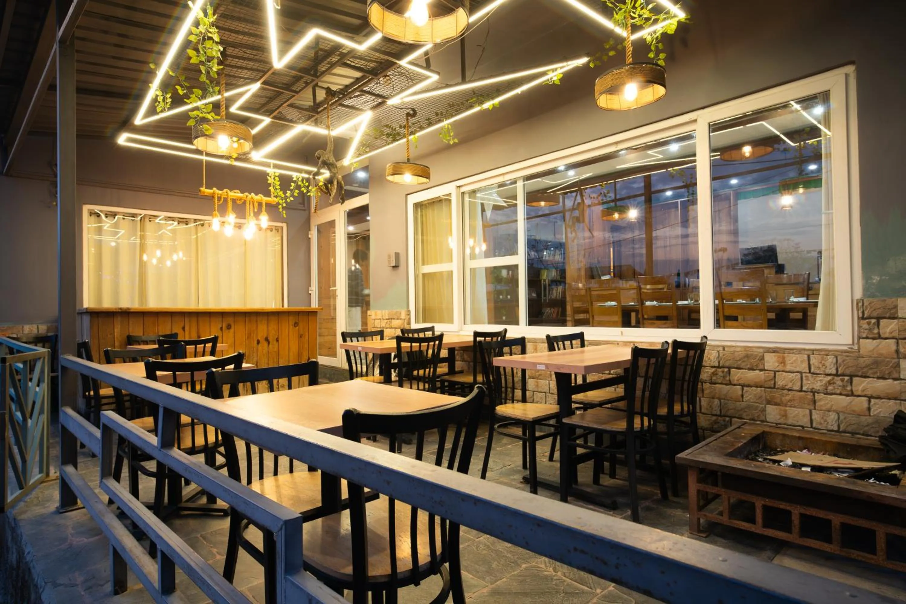 Restaurant/places to eat in Hotel Buddha House Himalayan Brothers