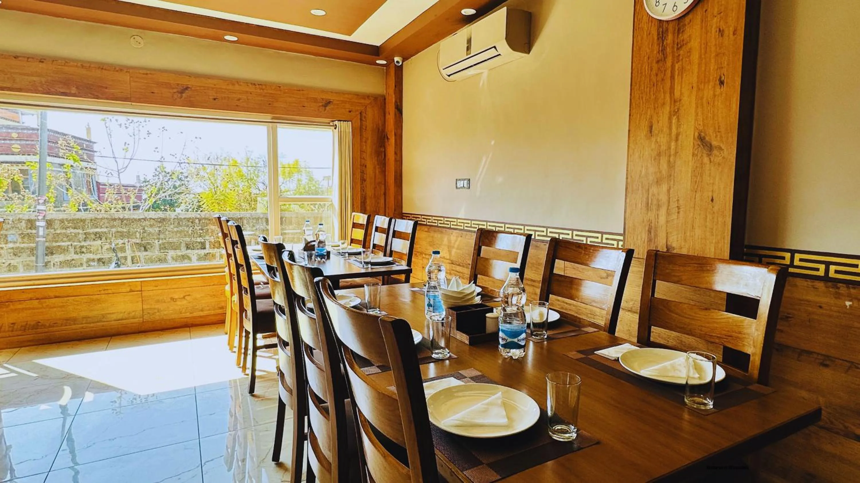 Restaurant/places to eat in Hotel Buddha House Himalayan Brothers