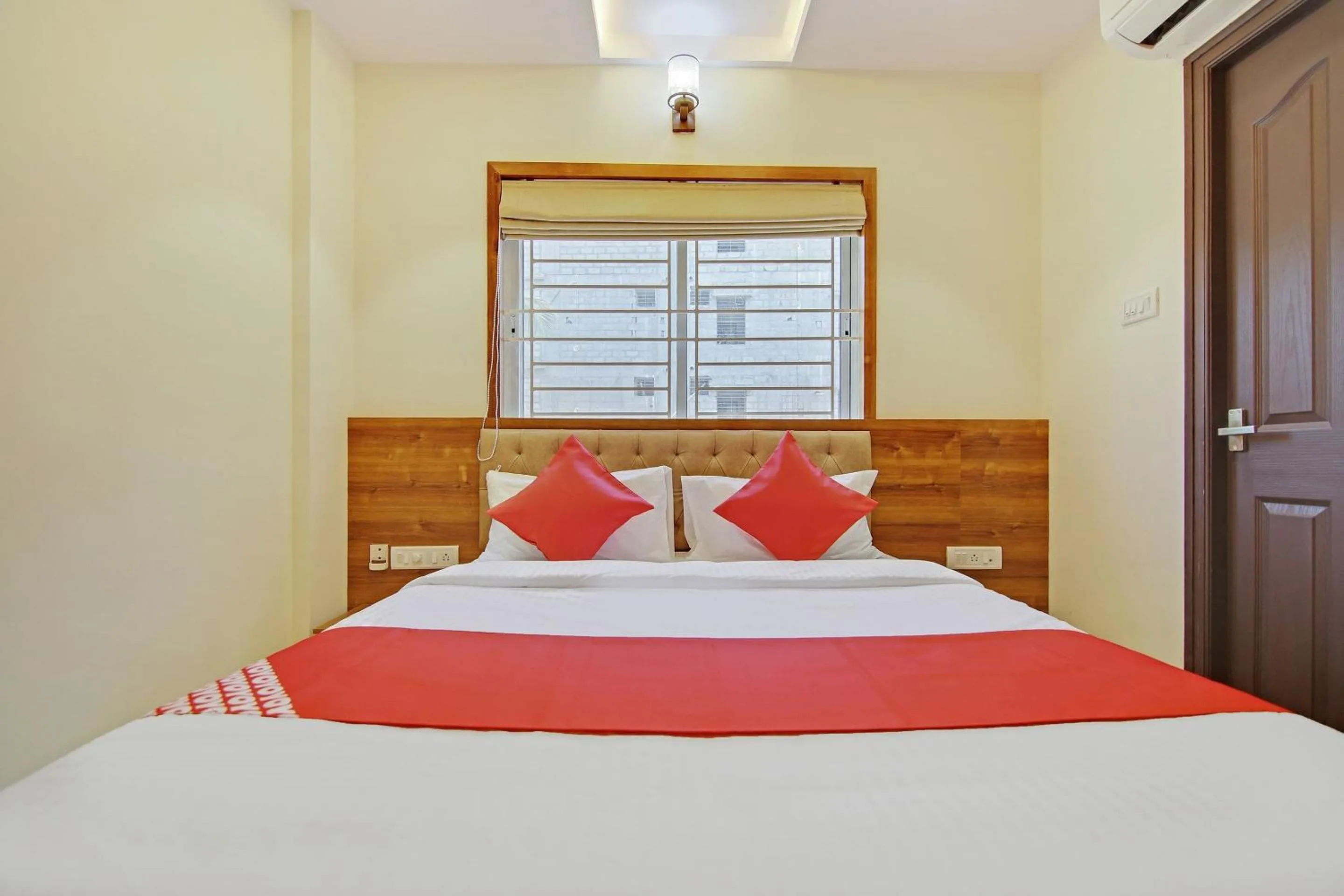 Bedroom in Super Collection O Withinn Hotel