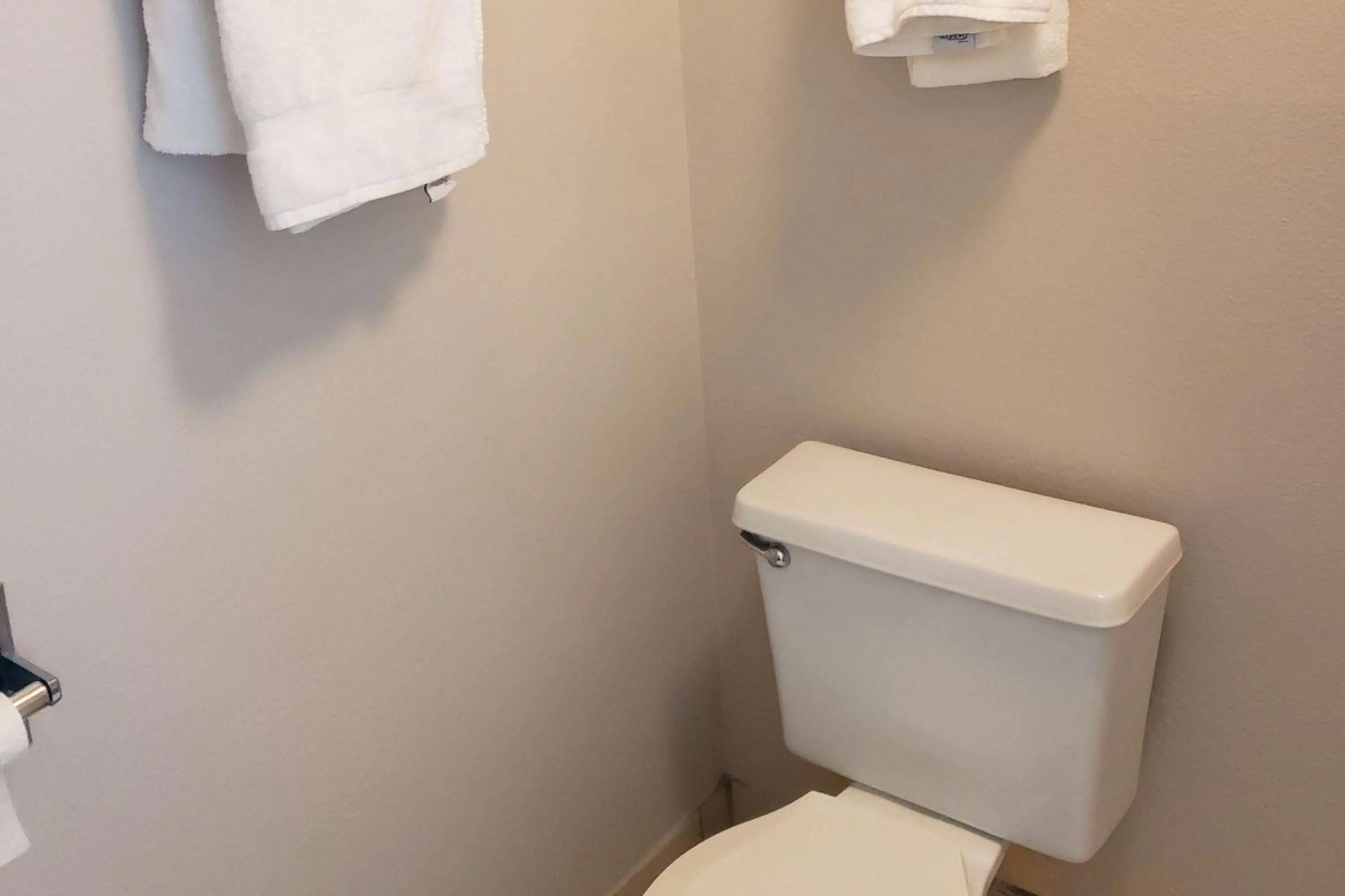 TV and multimedia in Wingate by Wyndham Dayton North