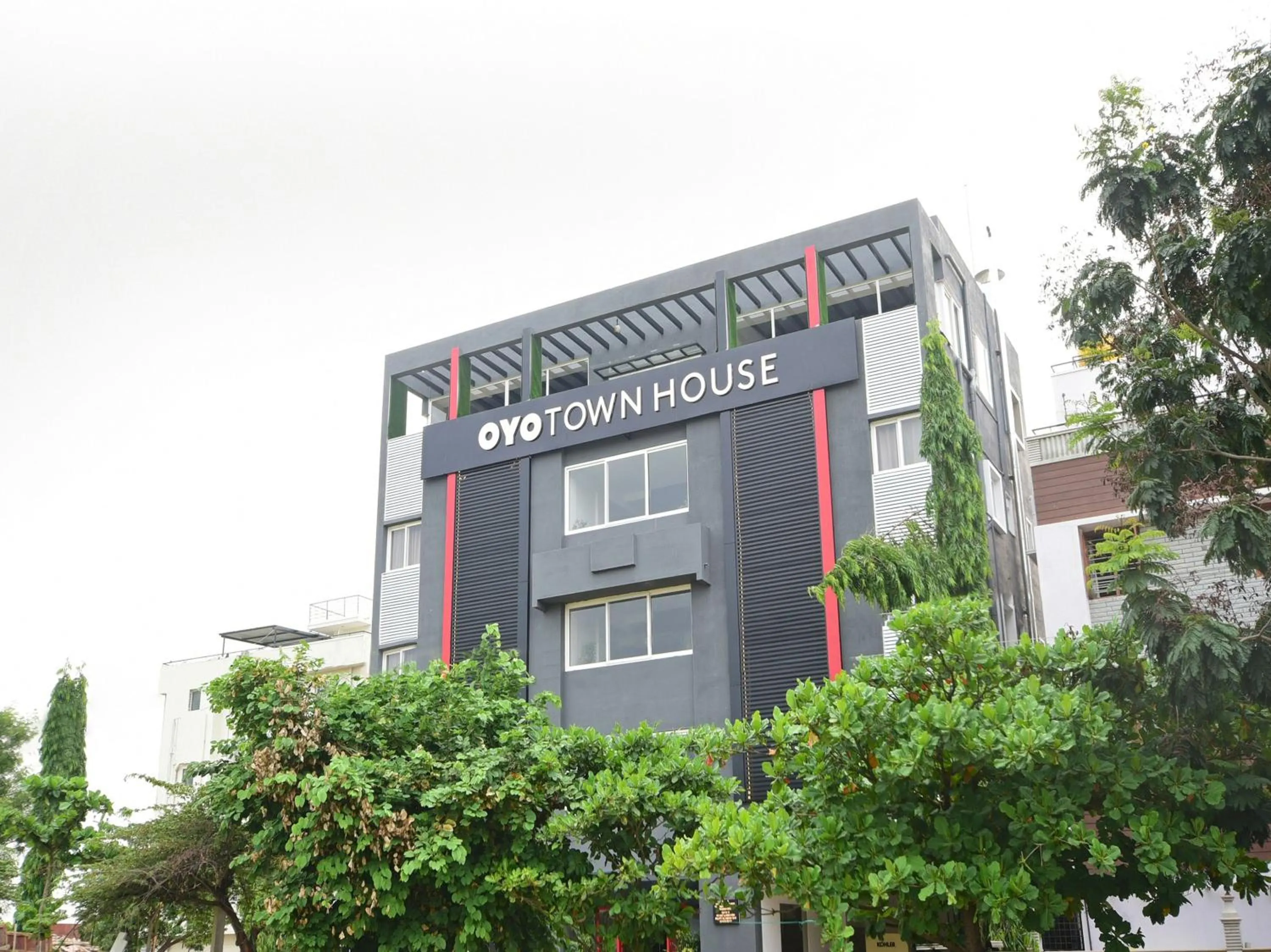 Facade/entrance in Townhouse Airport Road