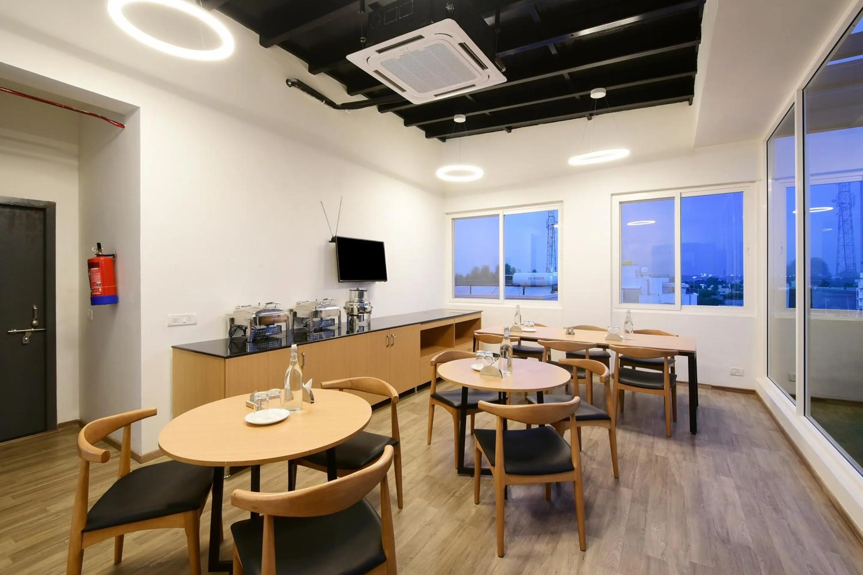 Restaurant/places to eat in Townhouse Airport Road