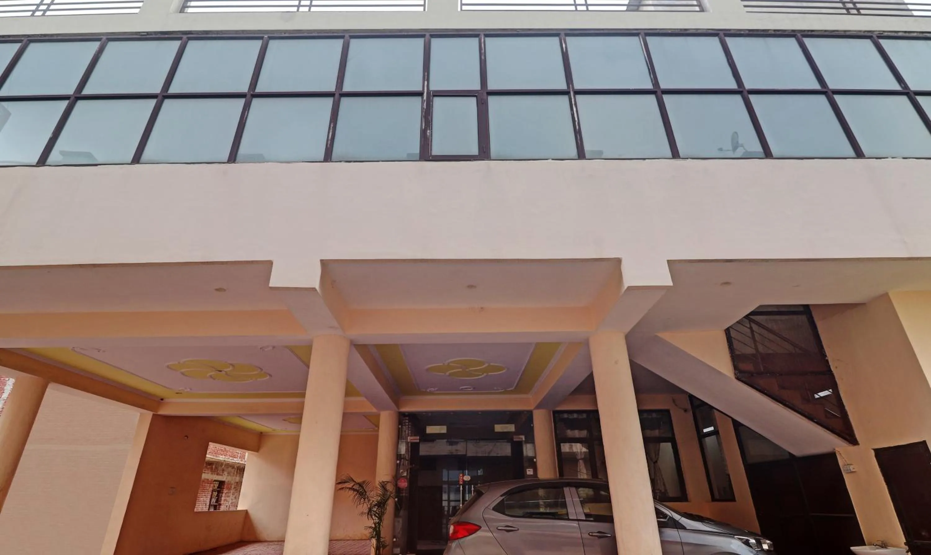 Facade/entrance in Hotel Albie Stay Inn