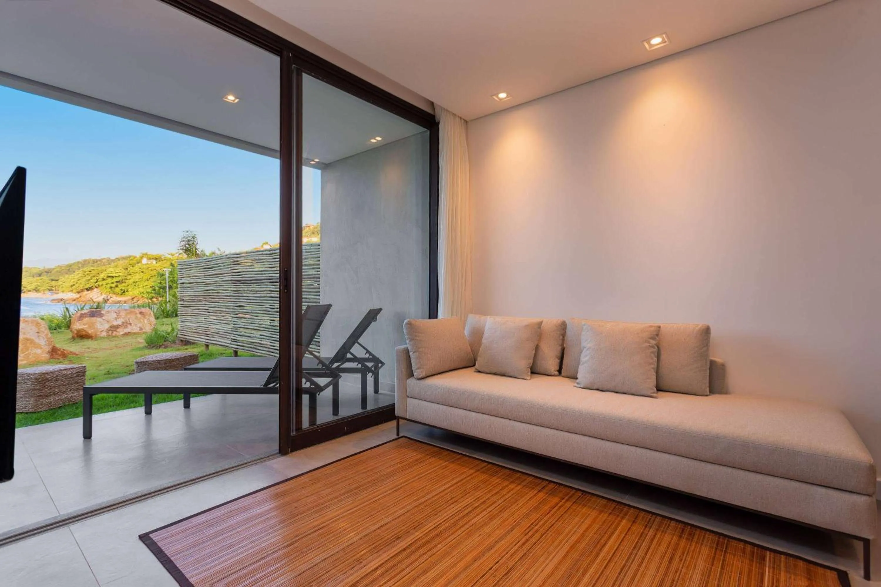 Photo of the whole room in Casa Di Sirena Ilhabela