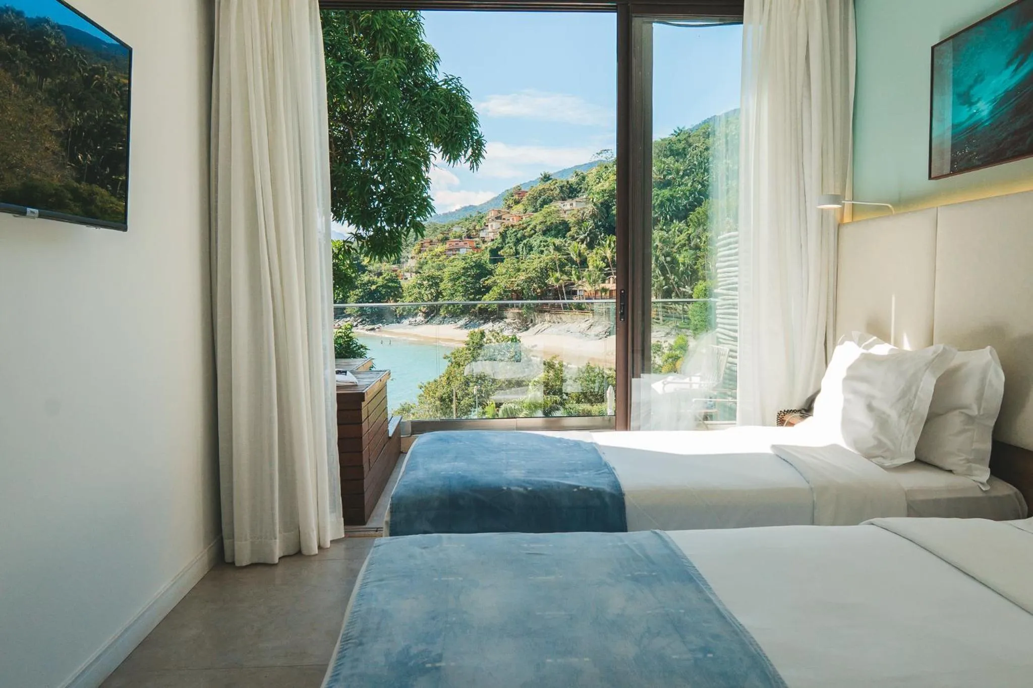 View (from property/room), Bed in Casa Di Sirena Ilhabela