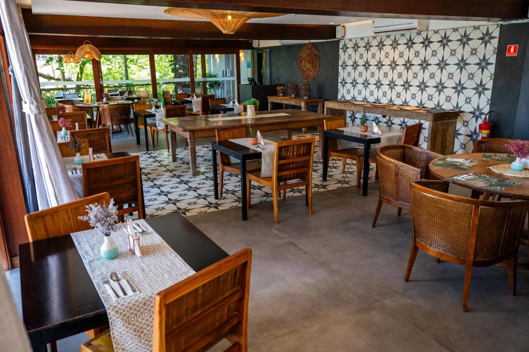 Restaurant/places to eat in Casa Di Sirena Ilhabela