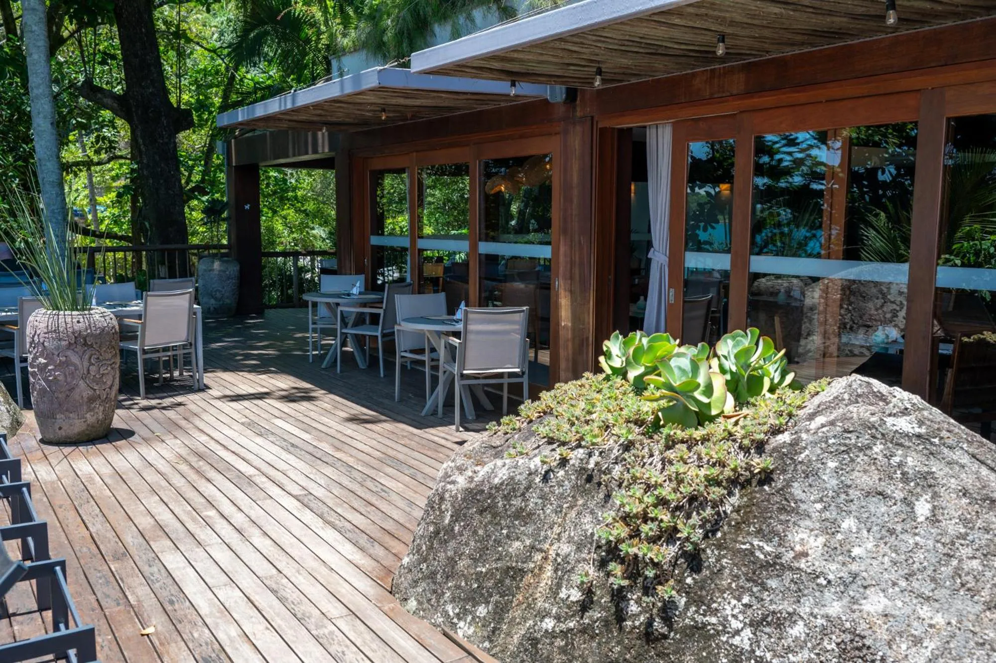 Garden view in Casa Di Sirena Ilhabela