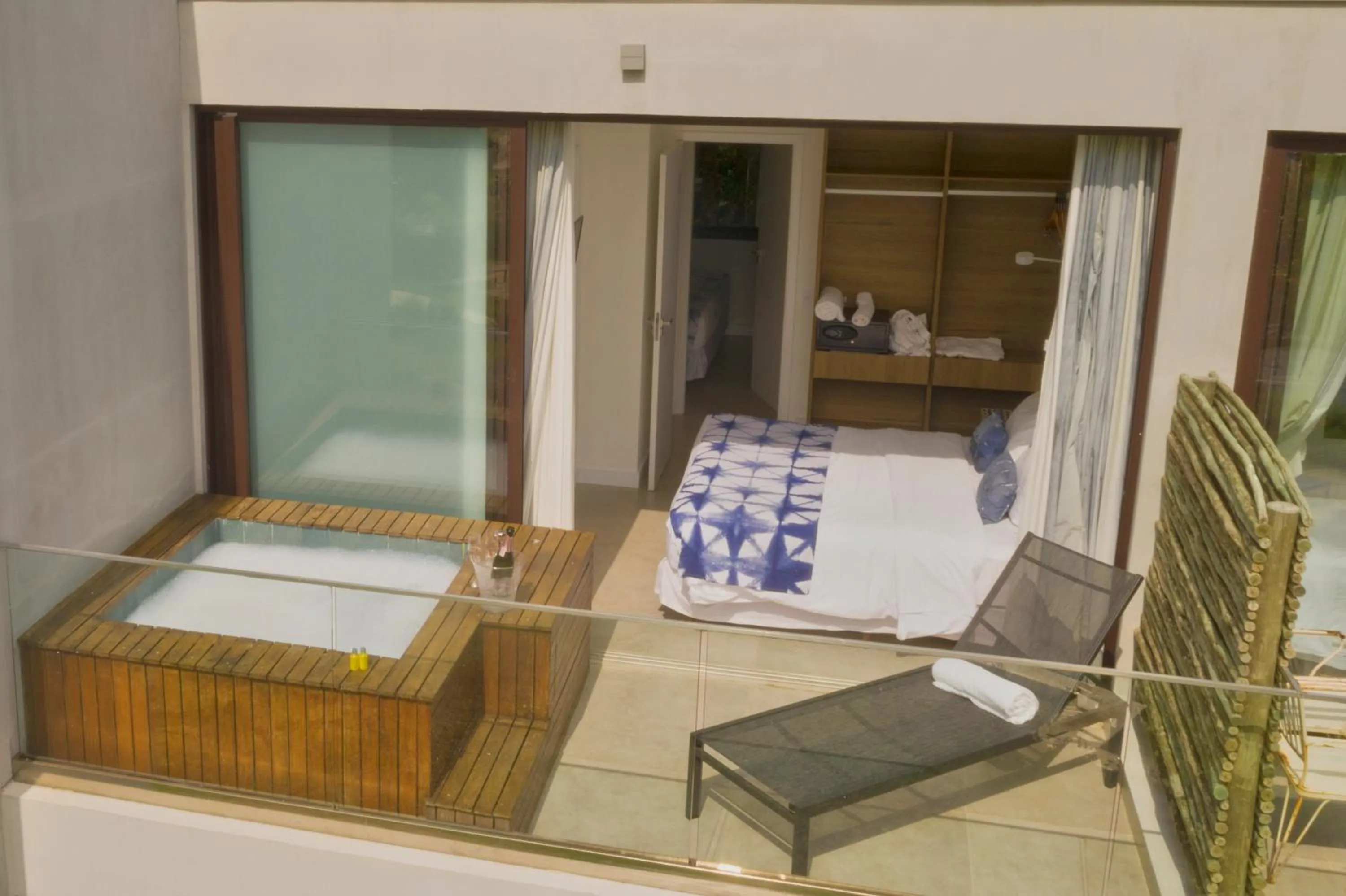 Balcony/Terrace, Bed in Casa Di Sirena Ilhabela