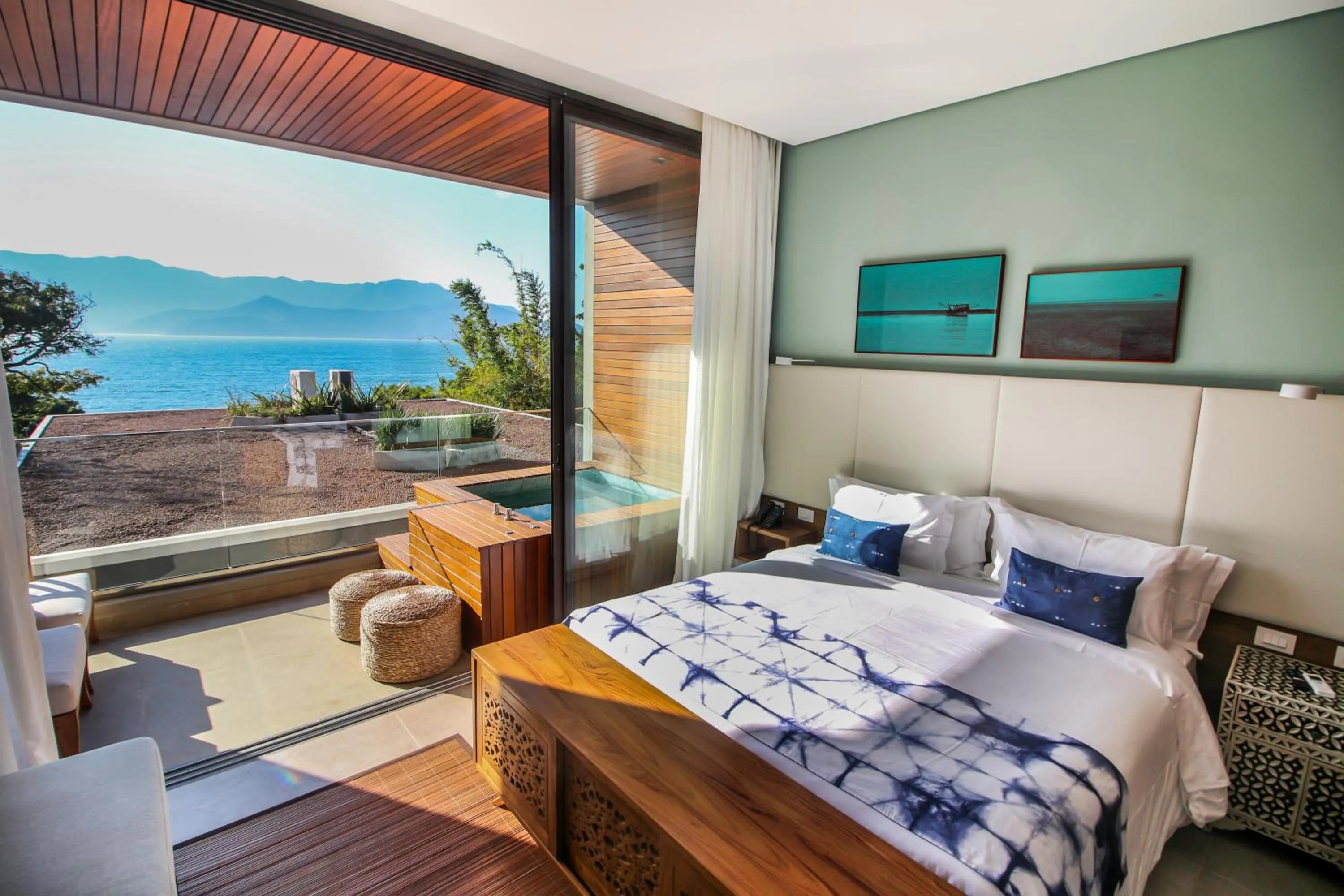 View (from property/room), Bed in Casa Di Sirena Ilhabela