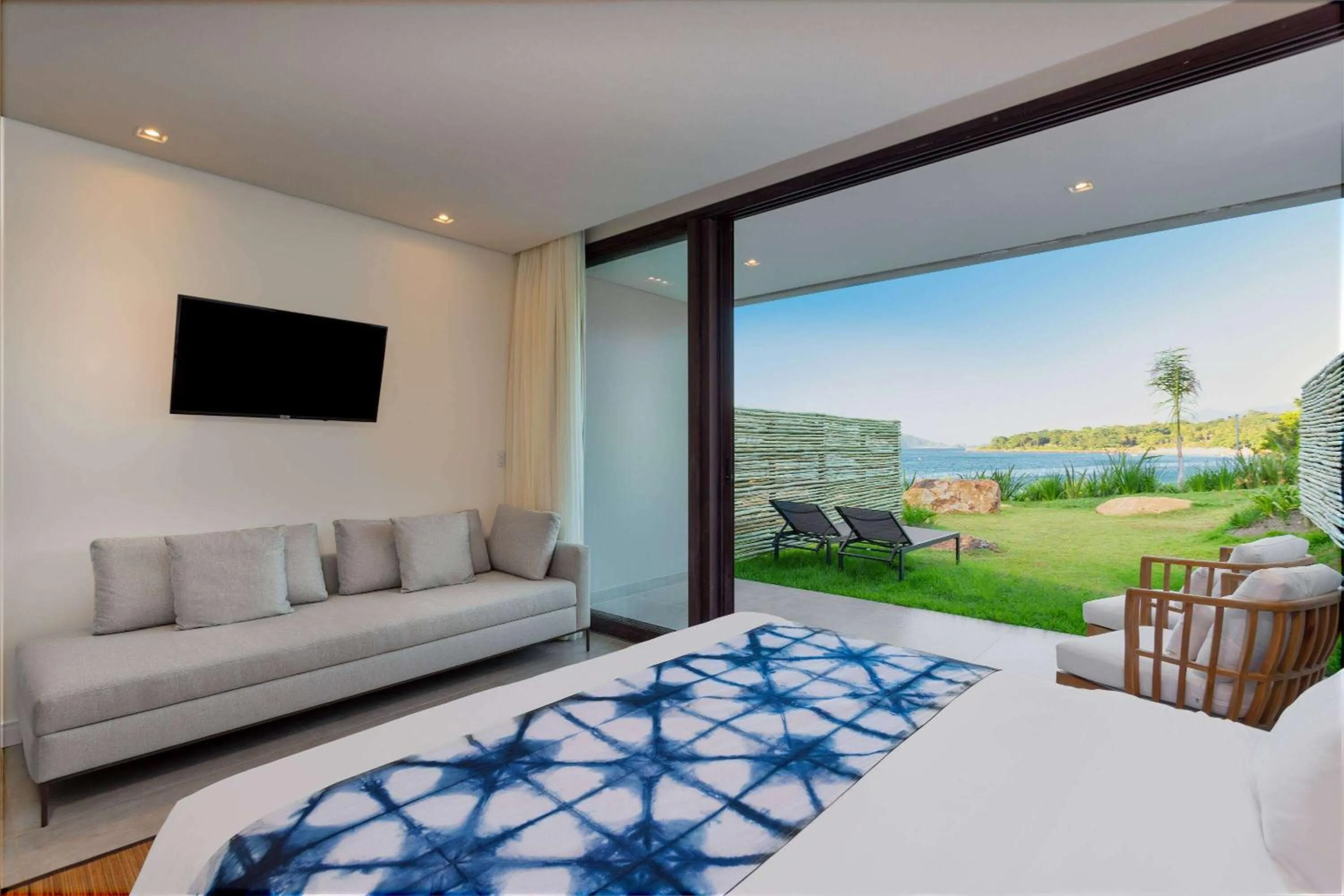 View (from property/room), Bed in Casa Di Sirena Ilhabela