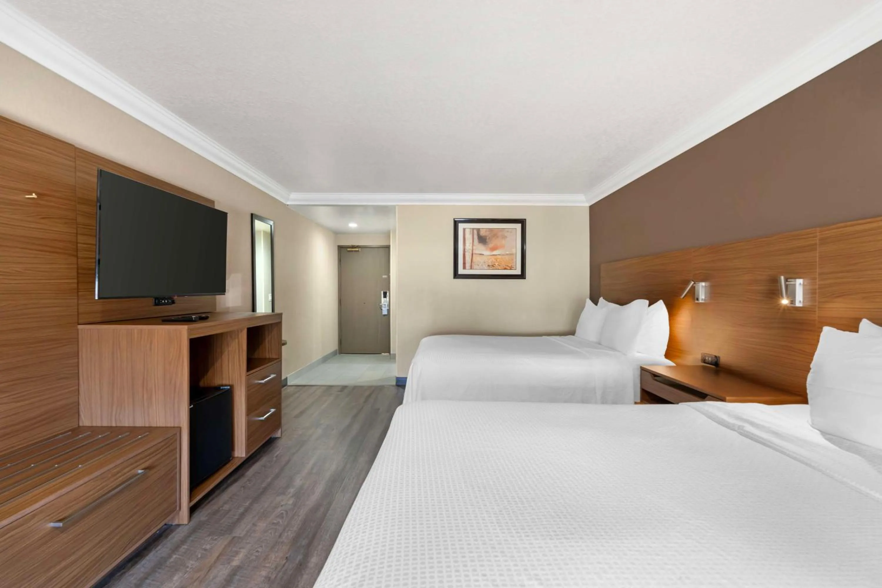 Bedroom, Bed in Best Western Plus Newport Mesa Inn