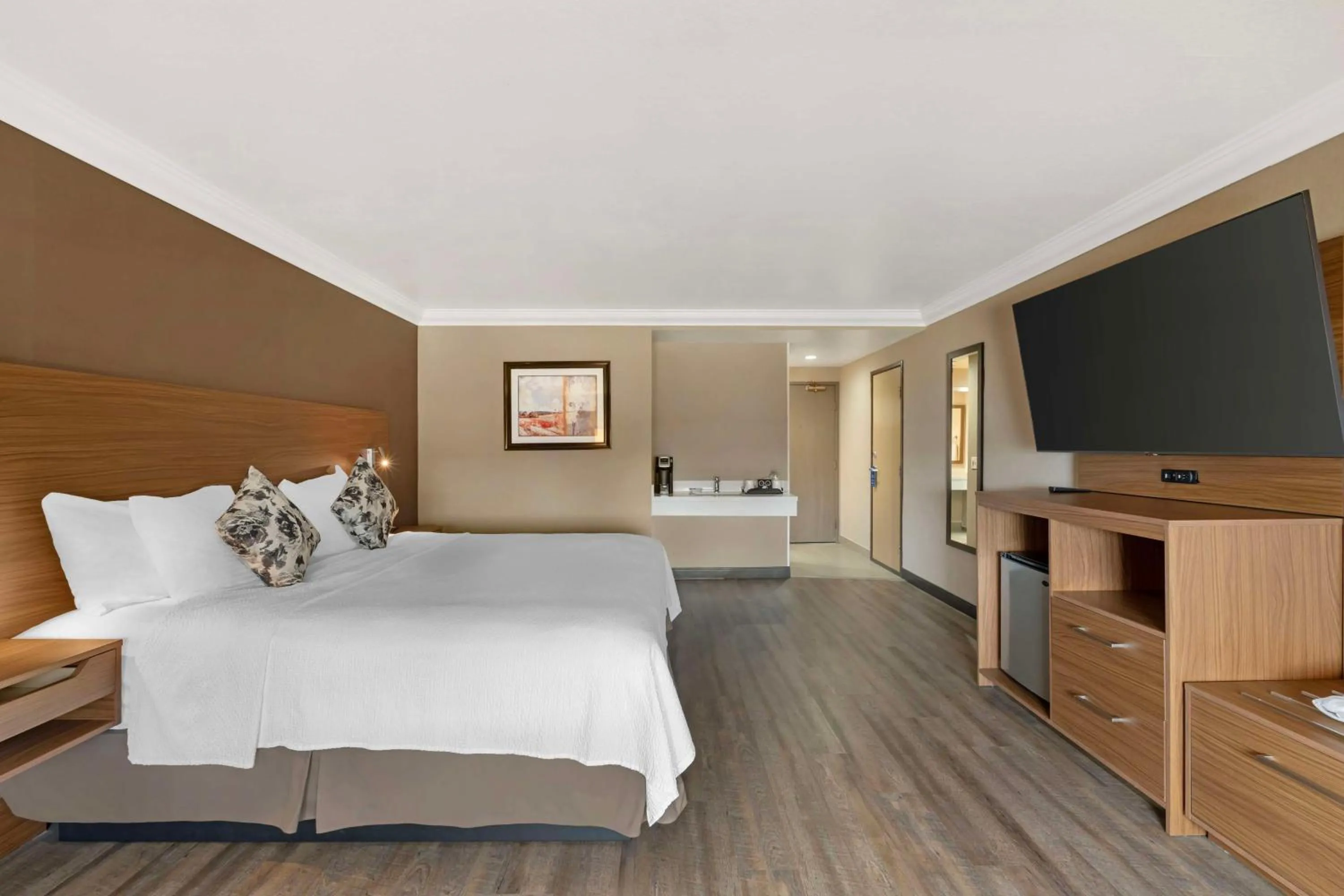 Bedroom, Bed in Best Western Plus Newport Mesa Inn