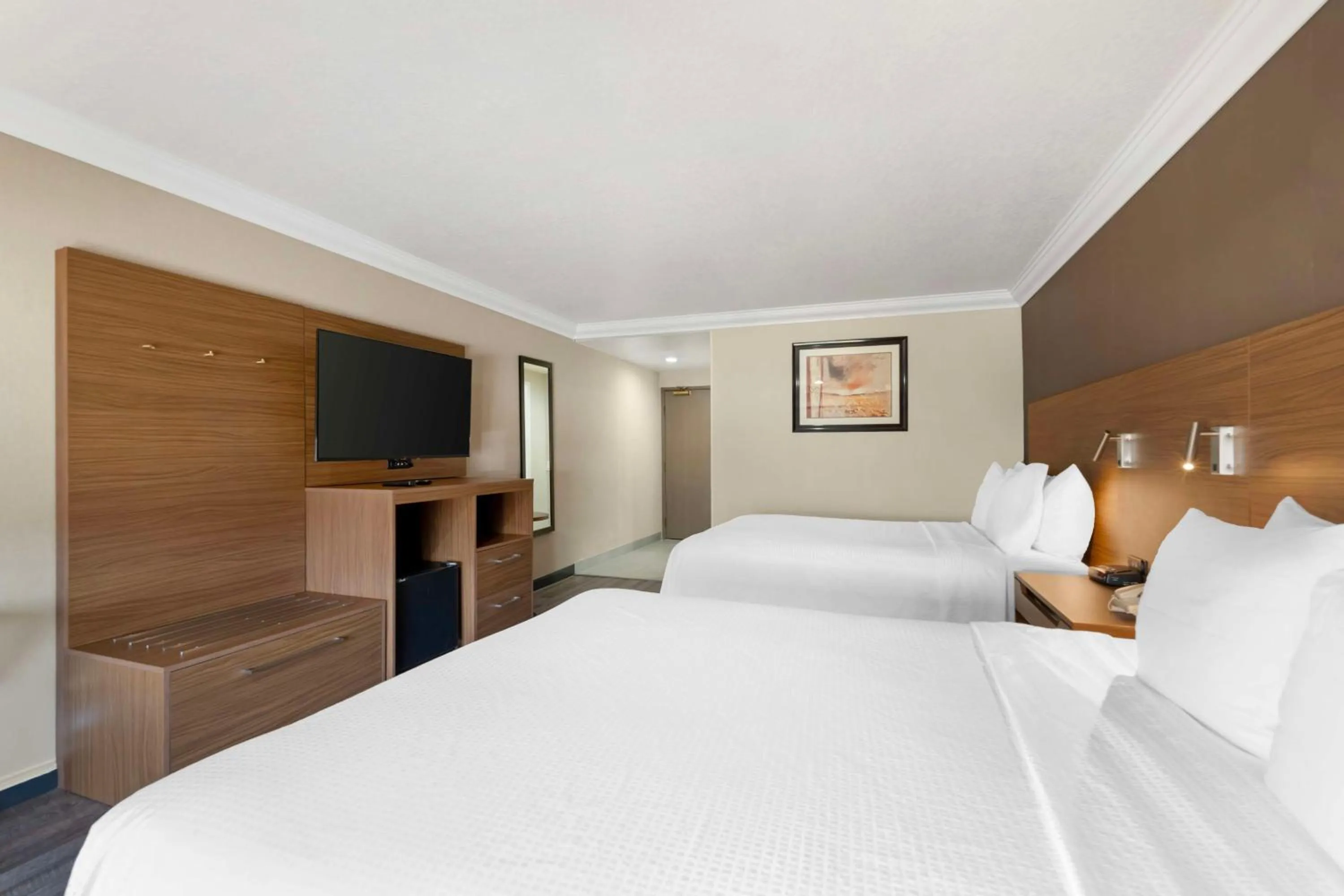 Bedroom, Bed in Best Western Plus Newport Mesa Inn