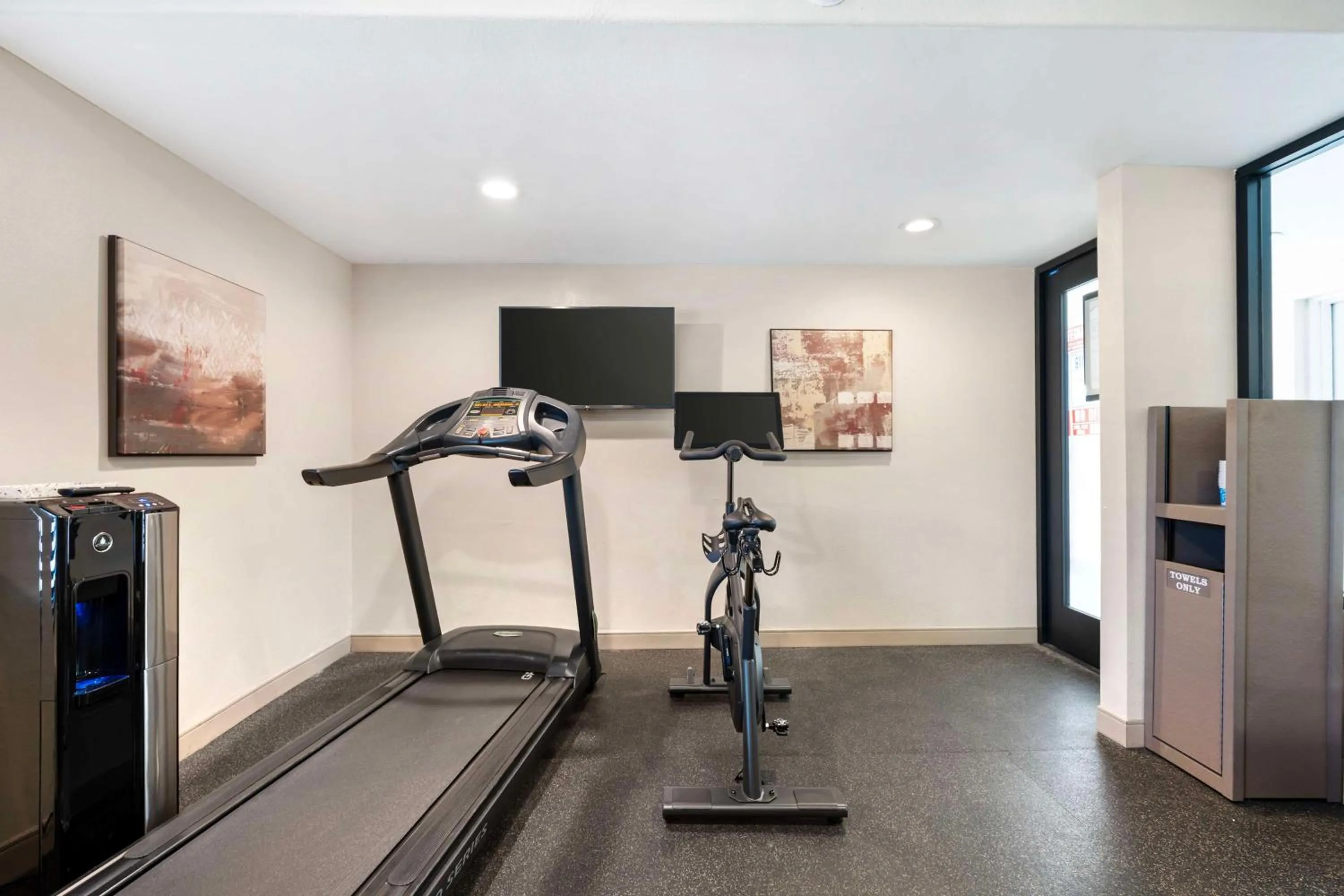 Fitness centre/facilities in Best Western Plus Newport Mesa Inn
