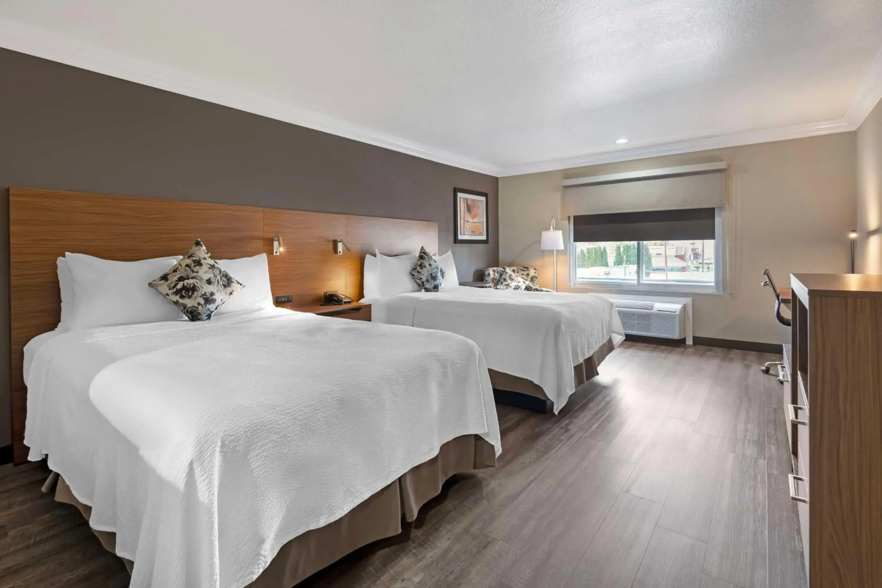 Executive Queen Room with Two Queen Beds in Best Western Plus Newport Mesa Inn Executive Queen Room with Two Queen Beds in Best Western Plus Newport Mesa Inn