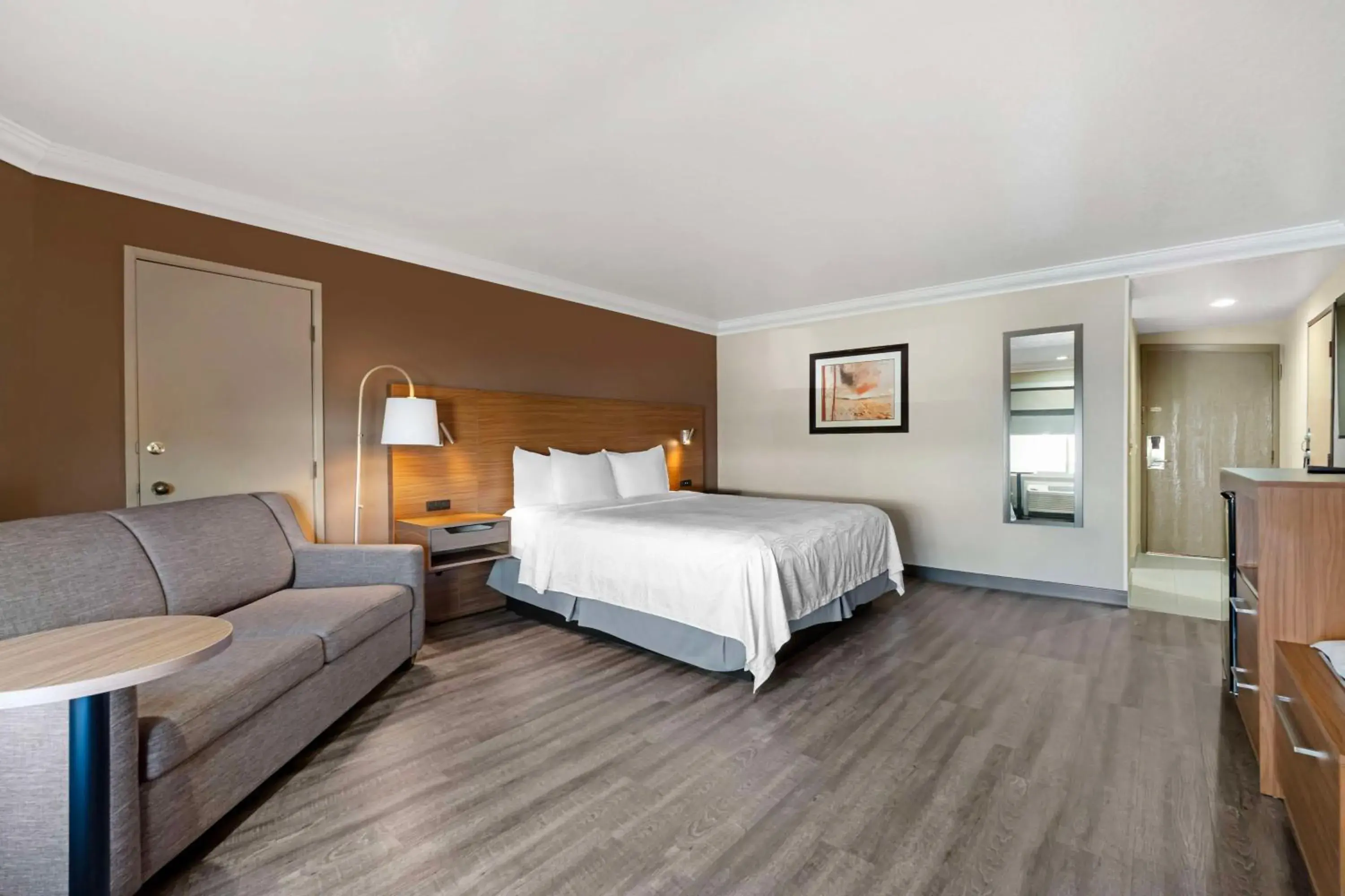 King Room with Sofa Bed and Jacuzzi in Best Western Plus Newport Mesa Inn King Room with Sofa Bed and Jacuzzi in Best Western Plus Newport Mesa Inn