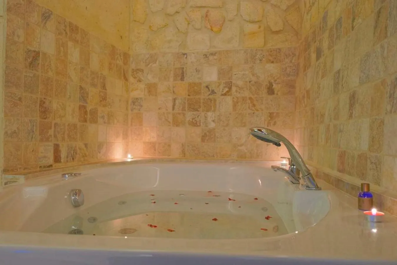 Bath in Arte Cave Hotel