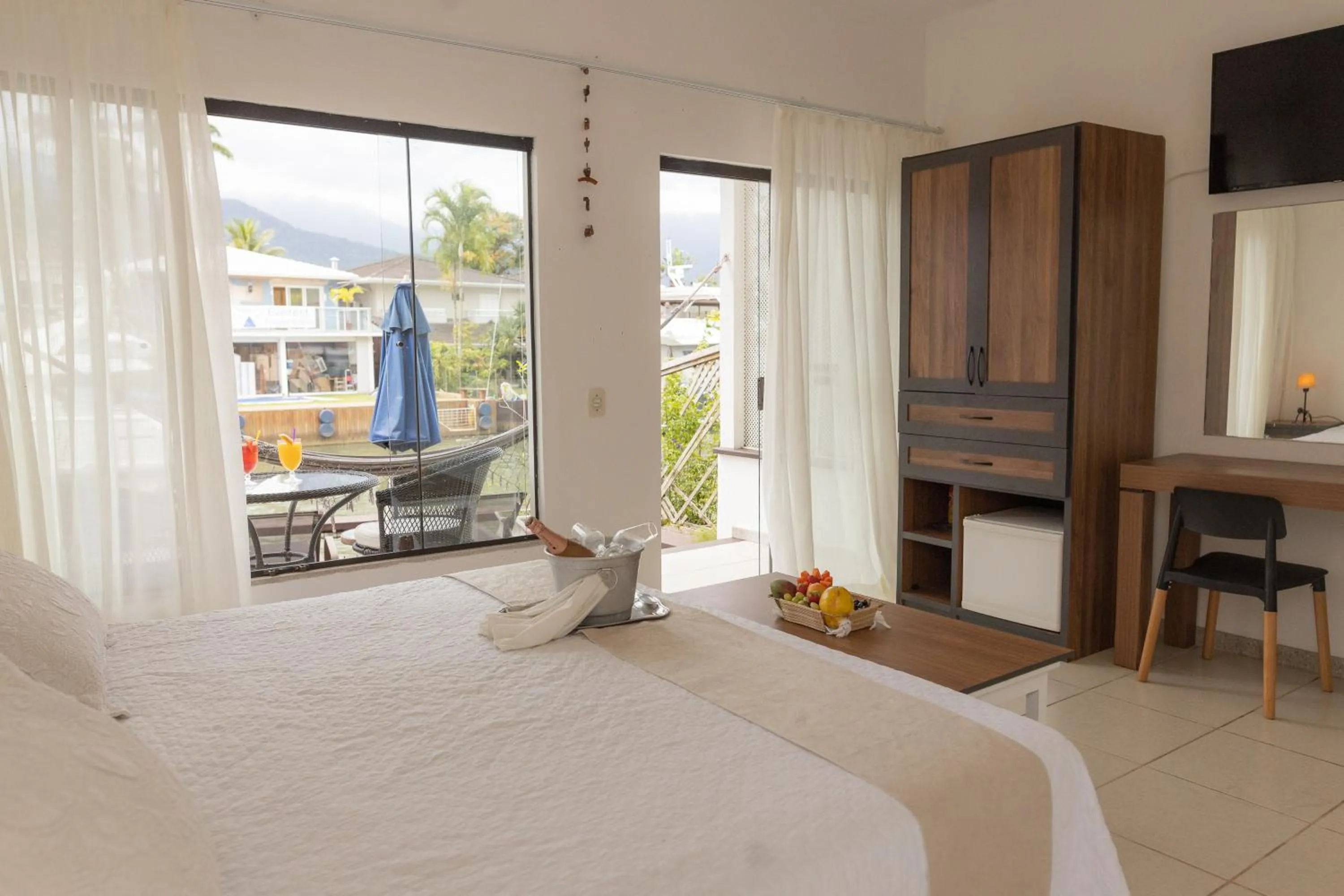 TV and multimedia, Bed in Angra Boutique Hotel