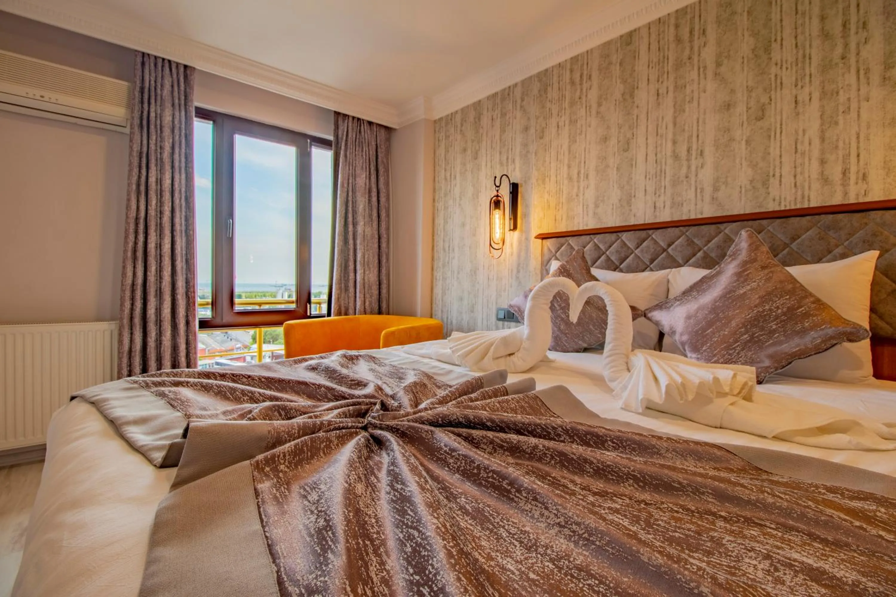 Bed in Avrasya Port Hotel