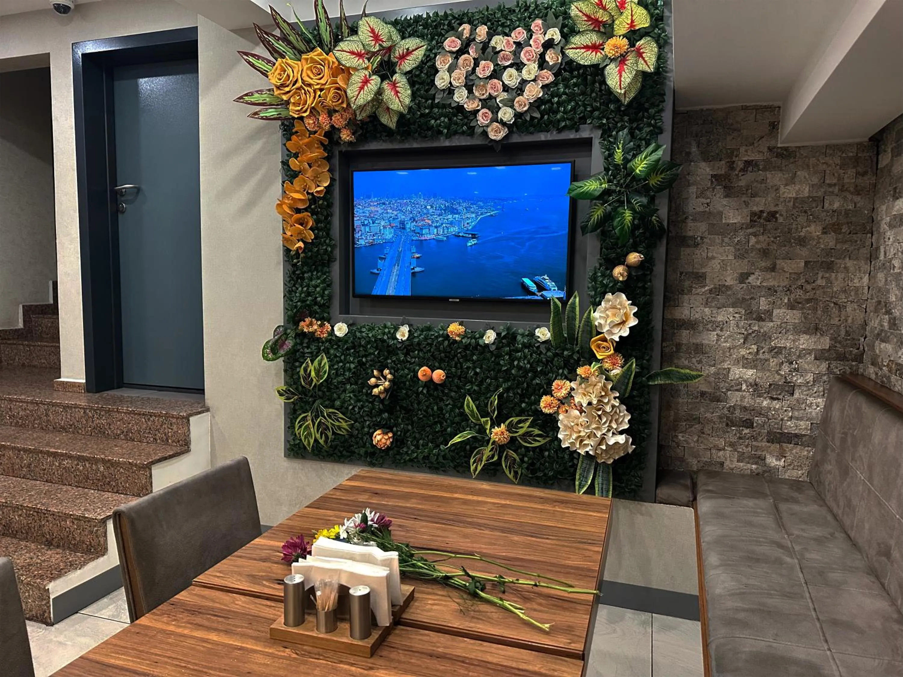 Restaurant/places to eat in Avrasya Port Hotel