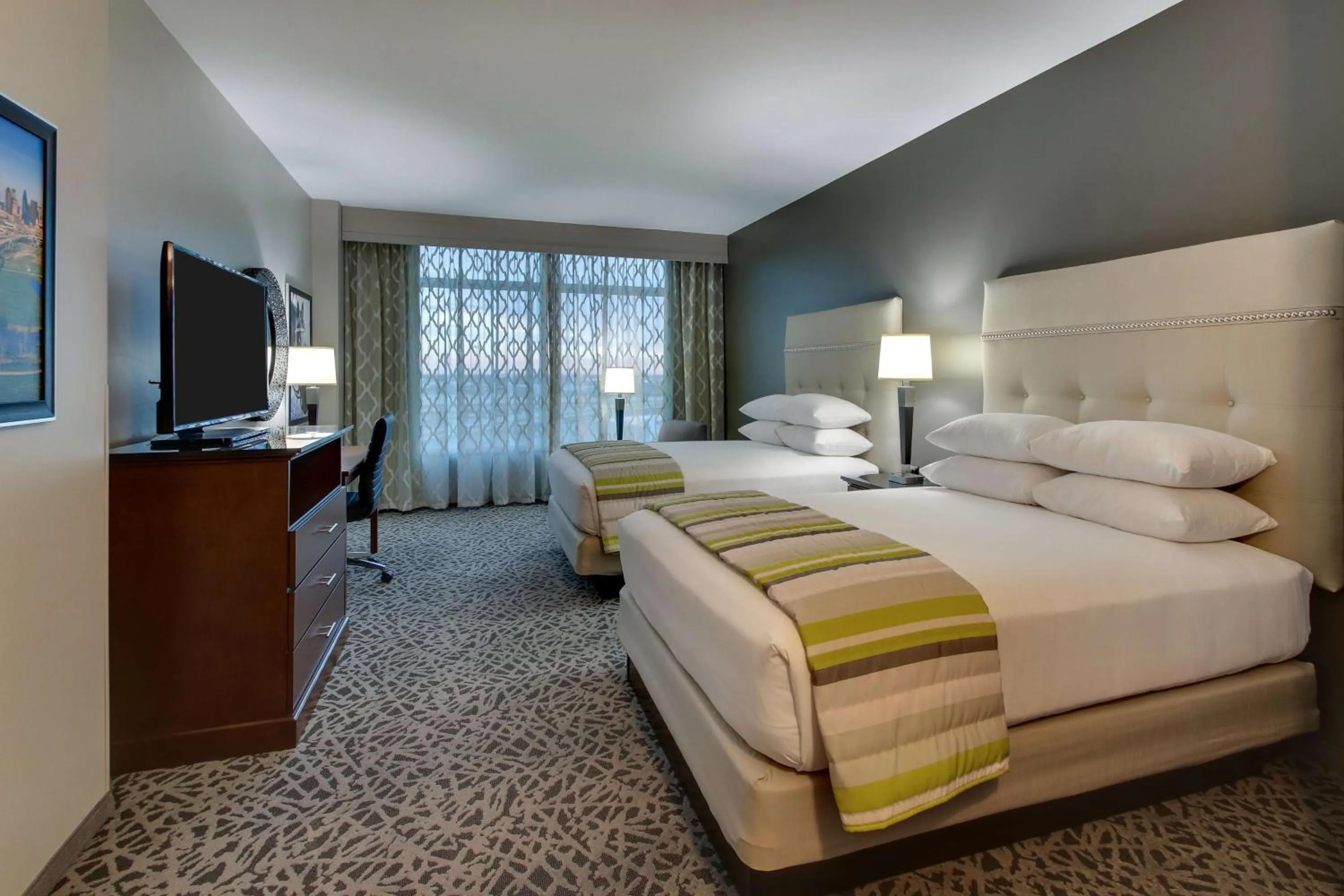 Photo of the whole room, Bed in Drury Plaza Hotel Dallas Richardson