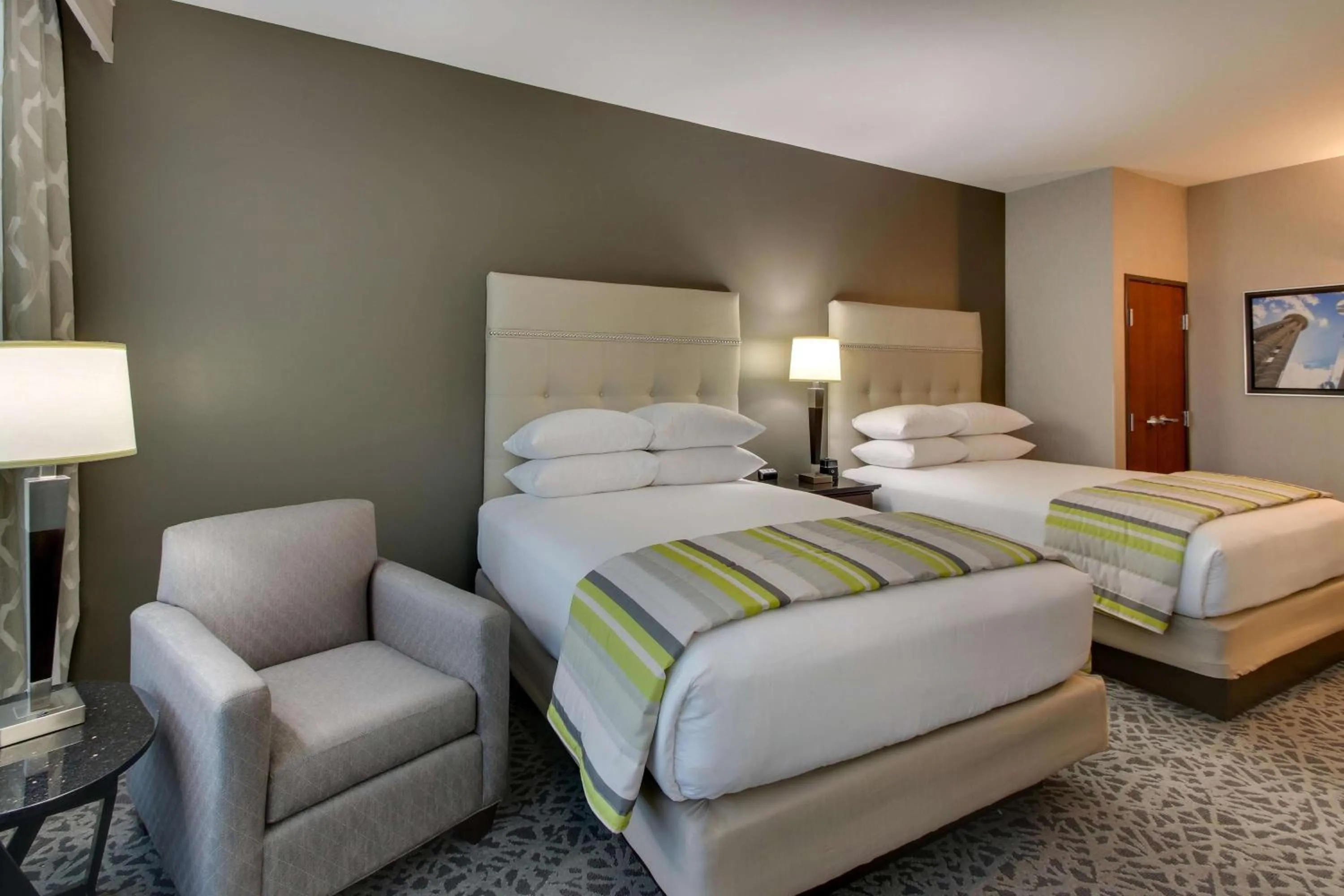 Photo of the whole room, Bed in Drury Plaza Hotel Dallas Richardson