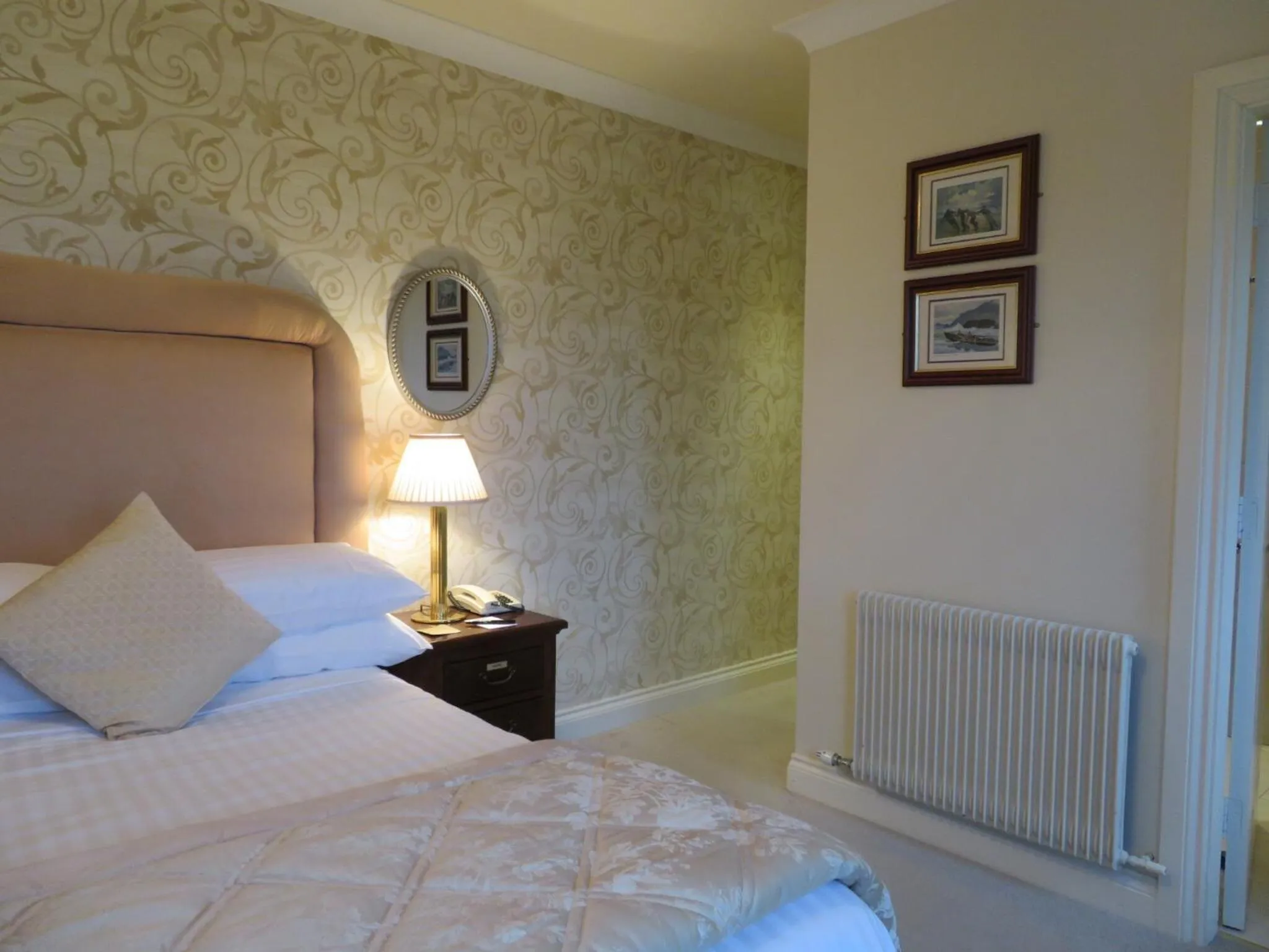 Bedroom, Bed in Brook Manor Lodge