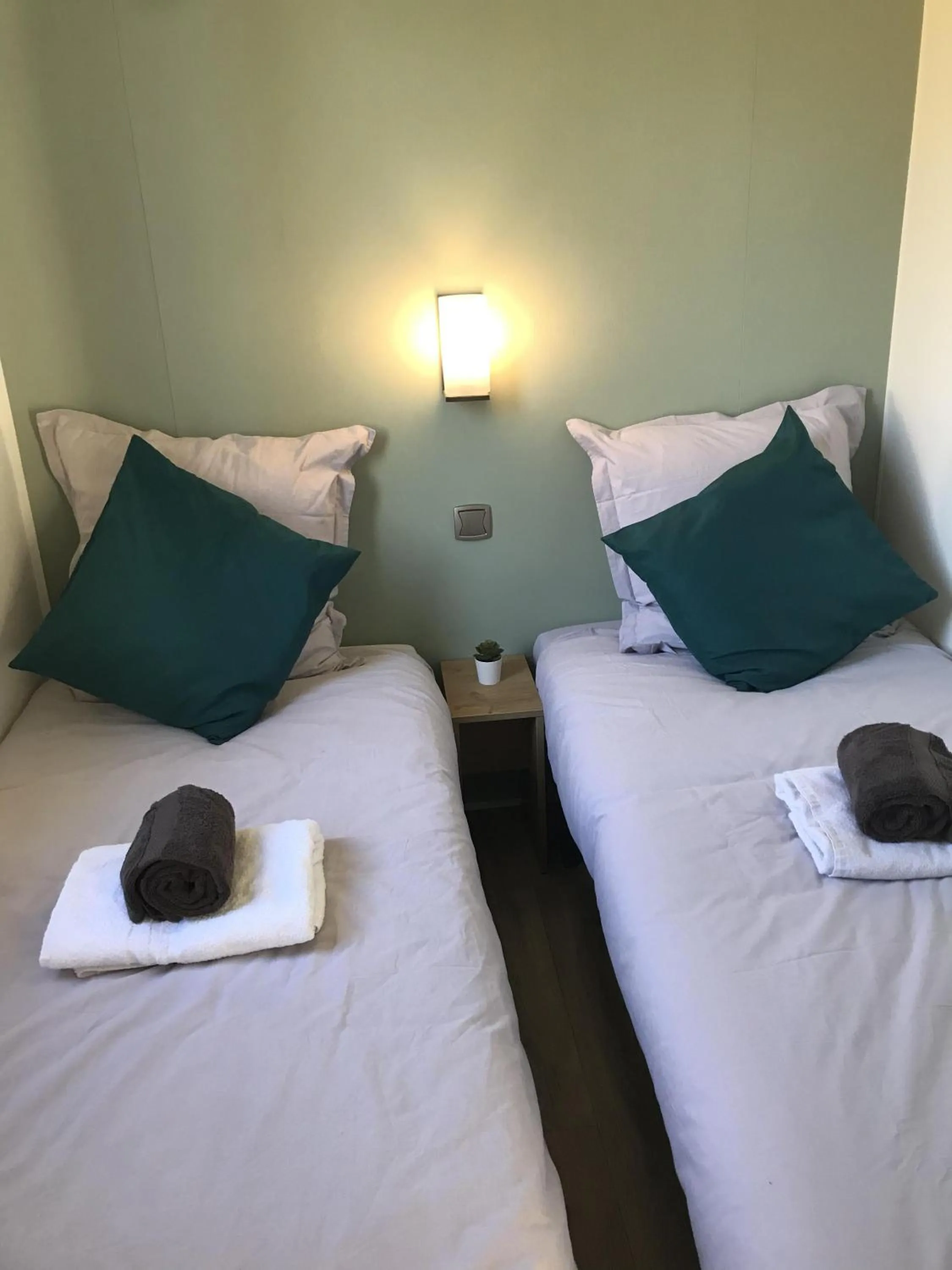 Bedroom, Bed in Le Lodge Premium